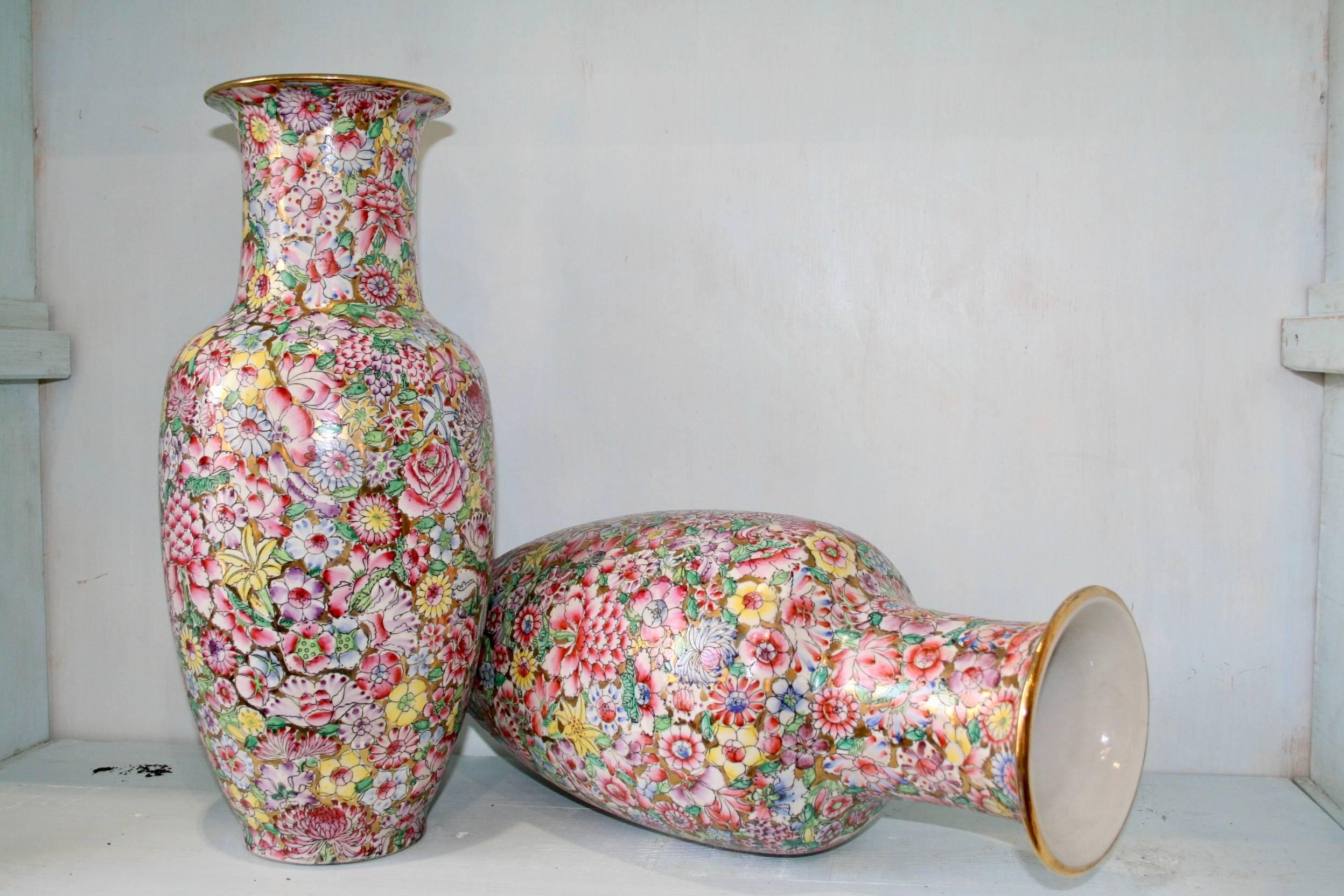 Pair of 1930s Chinese Millefleurs Porcelain Vases 3