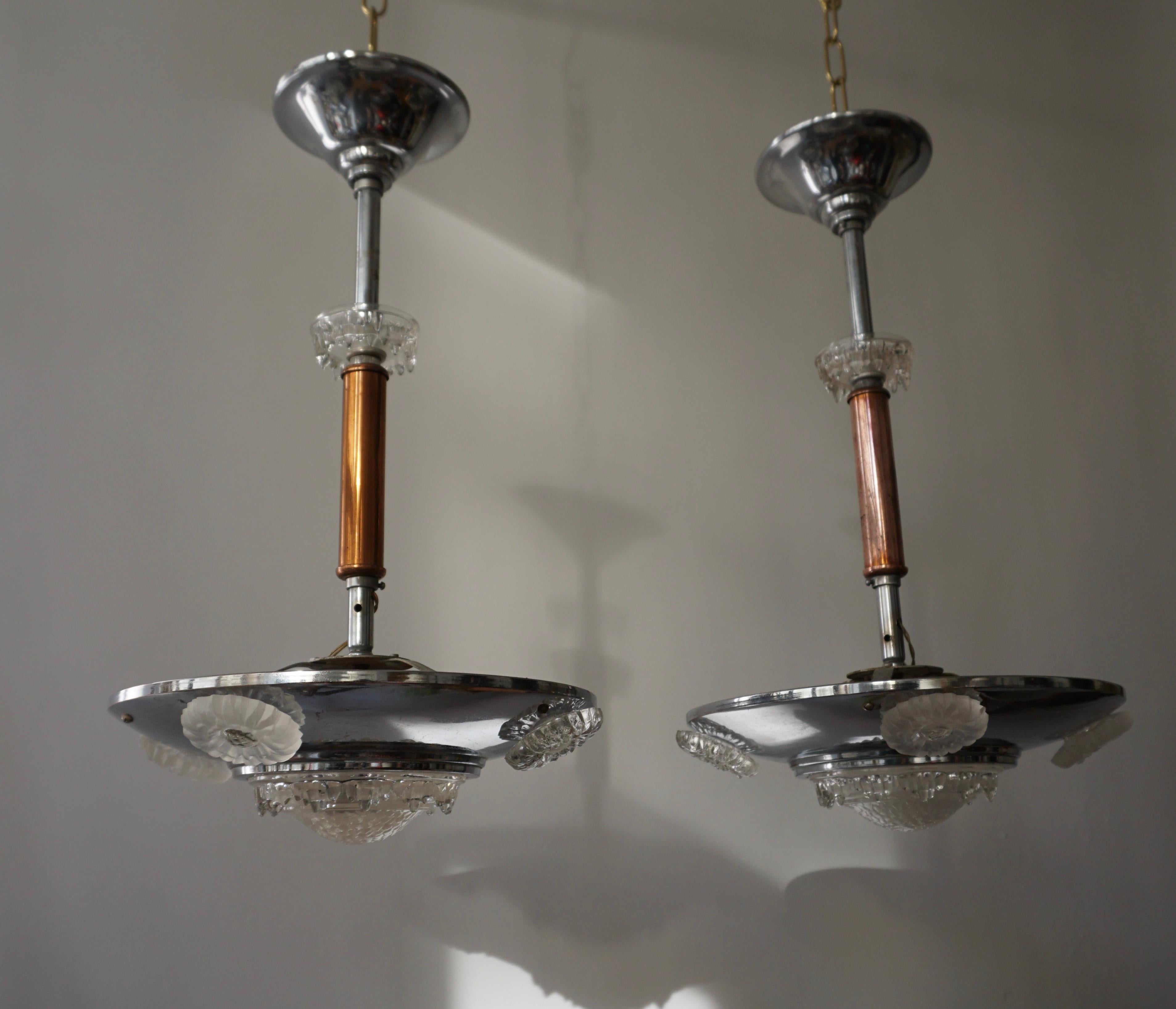 Pair of 1930s Chrome and Glass Art Deco Chandeliers In Good Condition For Sale In Antwerp, BE