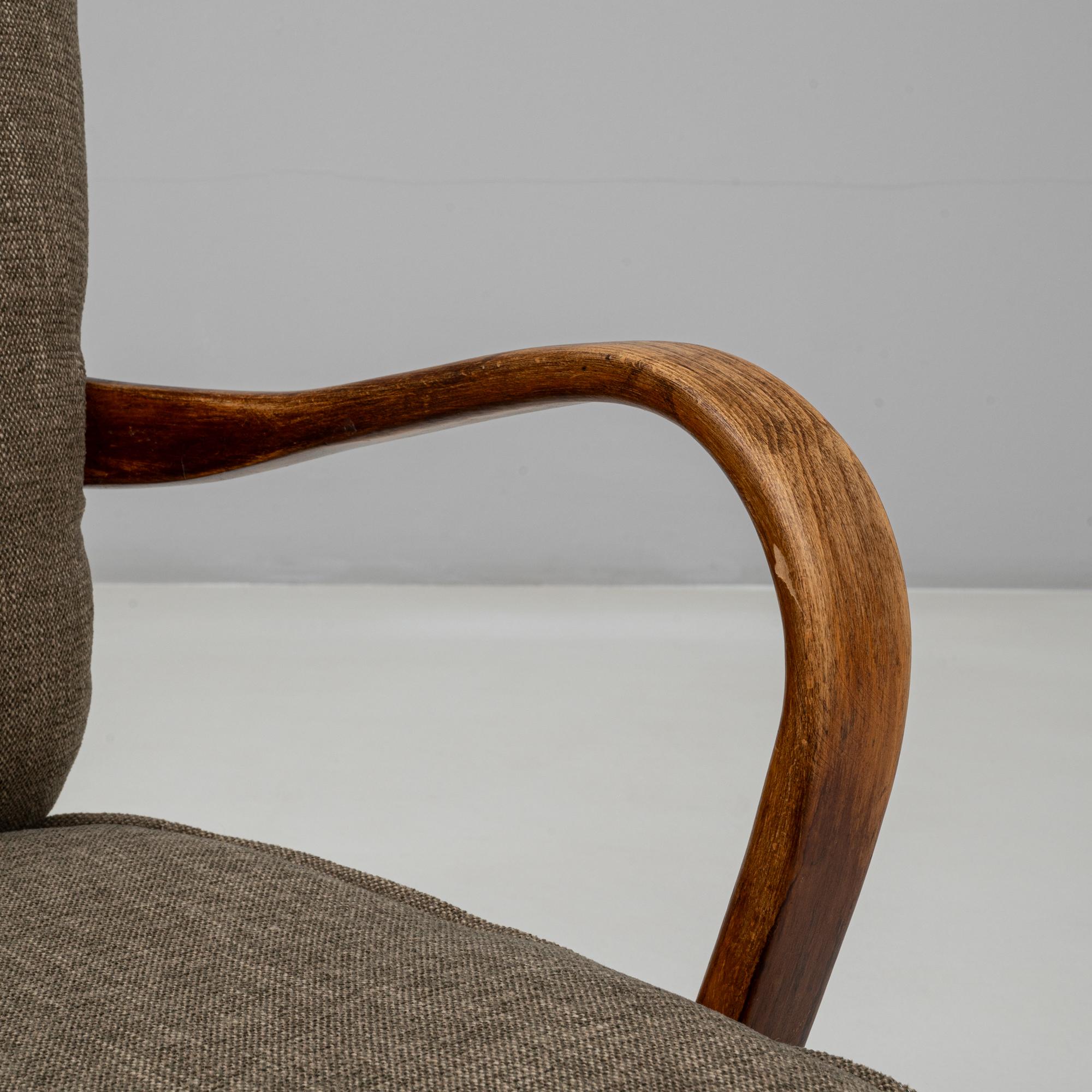 Paire de fauteuils cocktails tchèques des années 1930 par J. Halabala en vente 7