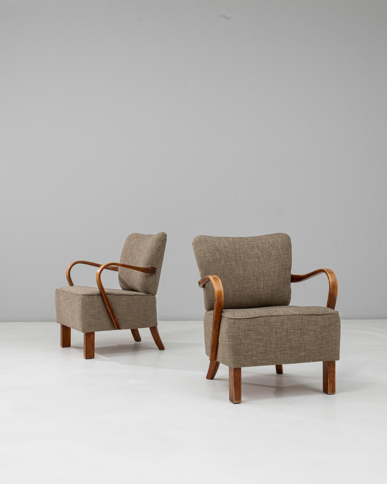 Paire de fauteuils cocktails tchèques des années 1930 par J. Halabala Bon état - En vente à High Point, NC