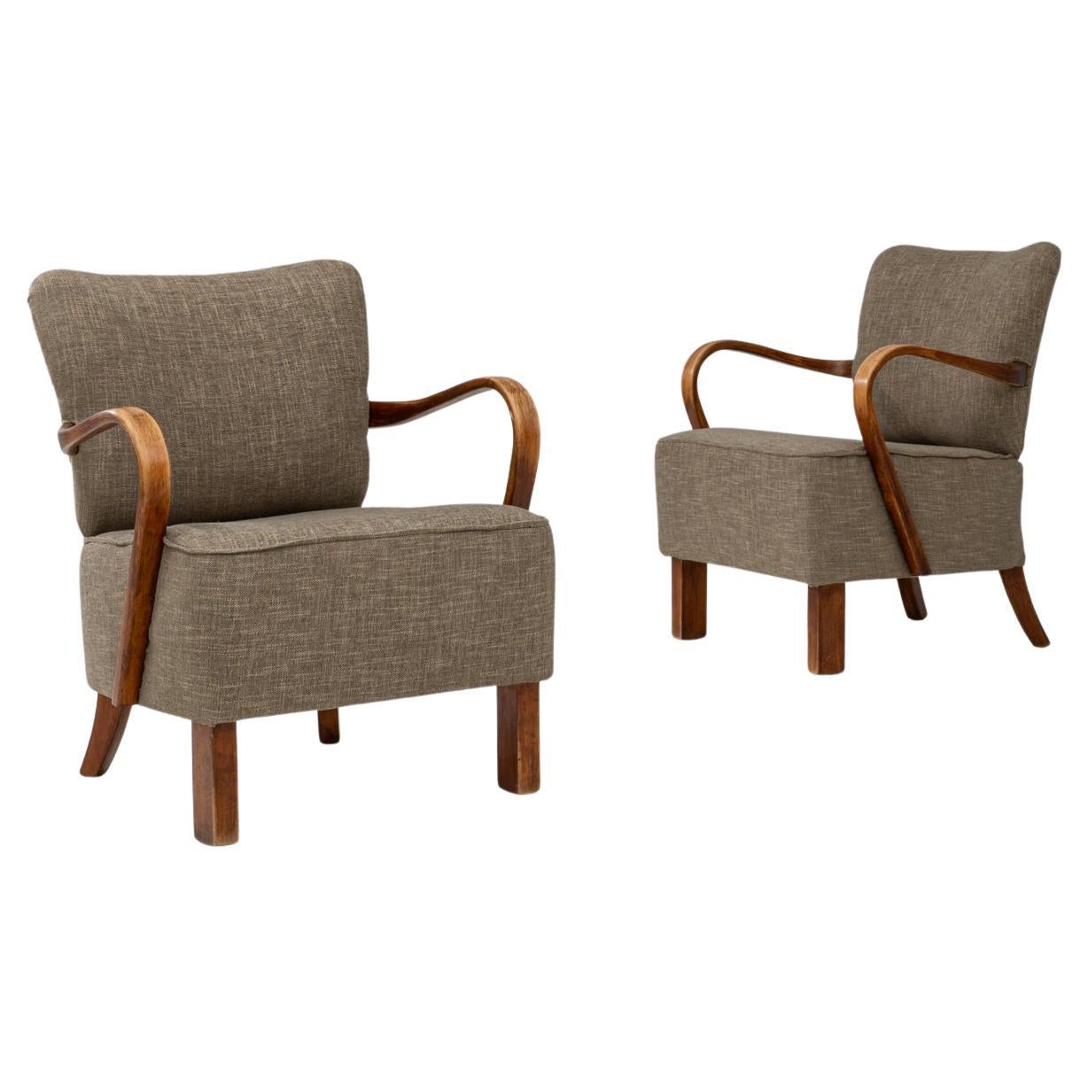 Paire de fauteuils cocktails tchèques des années 1930 par J. Halabala en vente