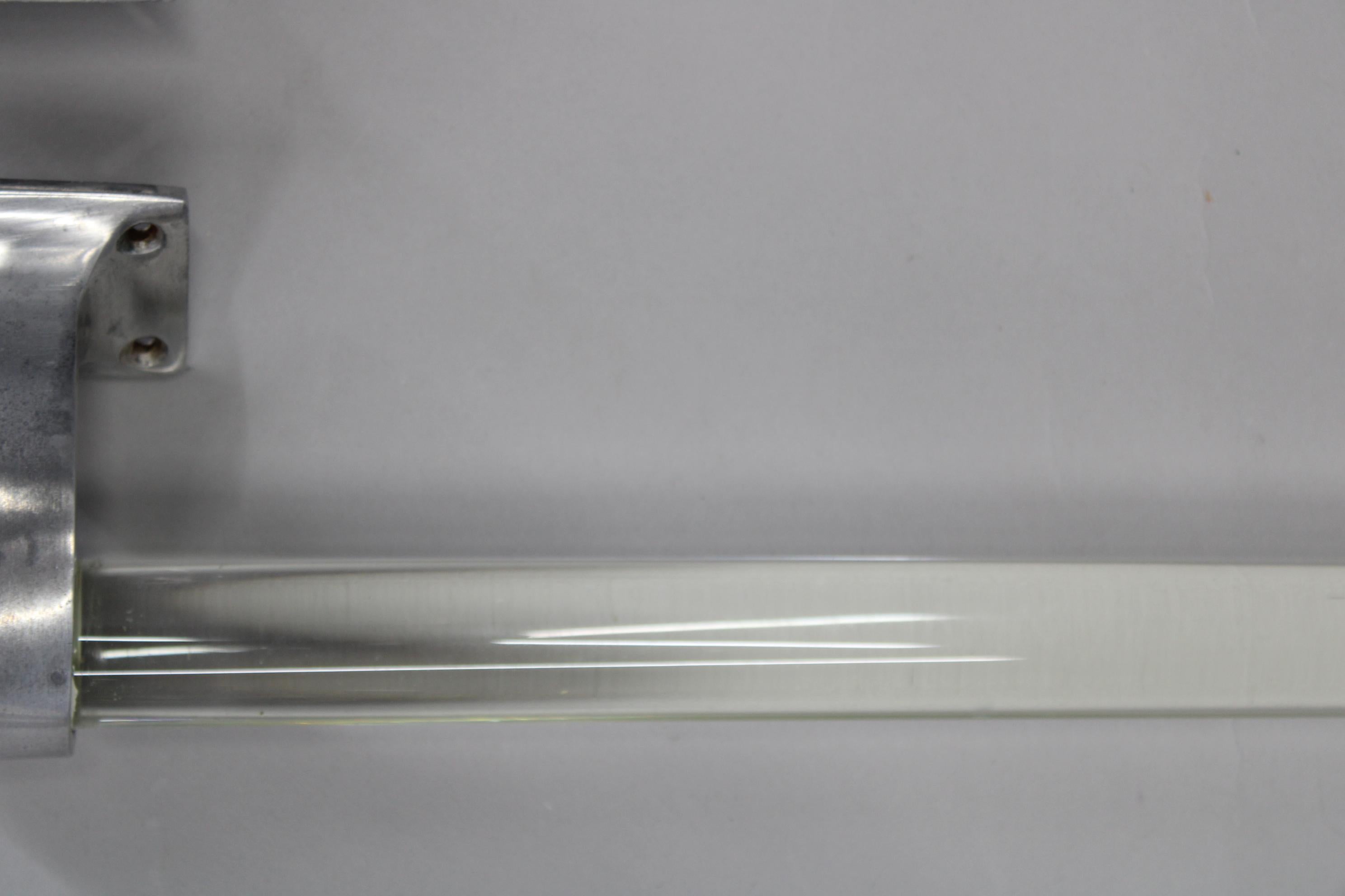 Coppia di maniglie in vetro trasparente Art Deco cecoslovacche degli anni '30 con supporti in metallo In condizioni buone in vendita a Praha, CZ