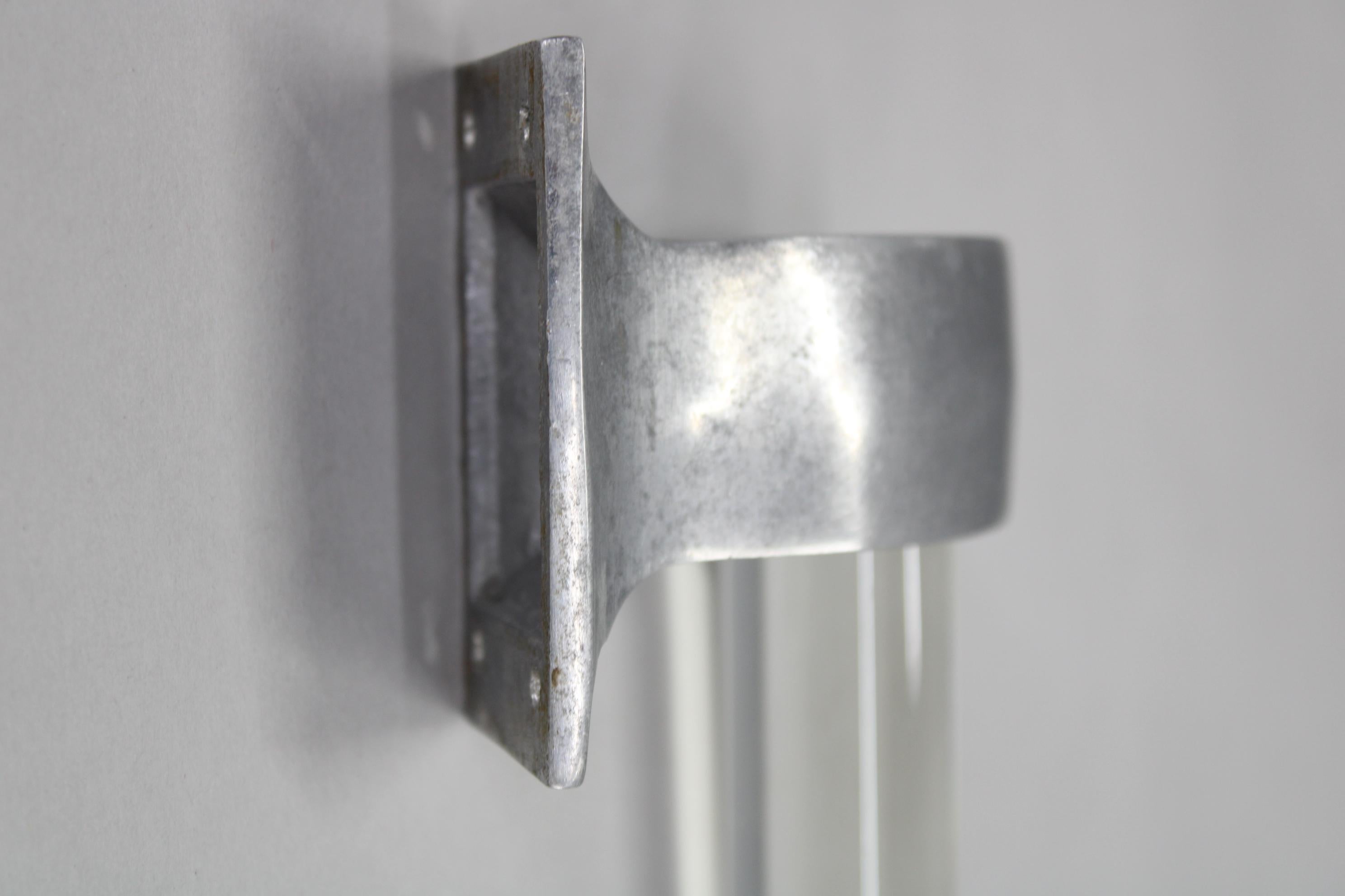 Metallo Coppia di maniglie in vetro trasparente Art Deco cecoslovacche degli anni '30 con supporti in metallo in vendita