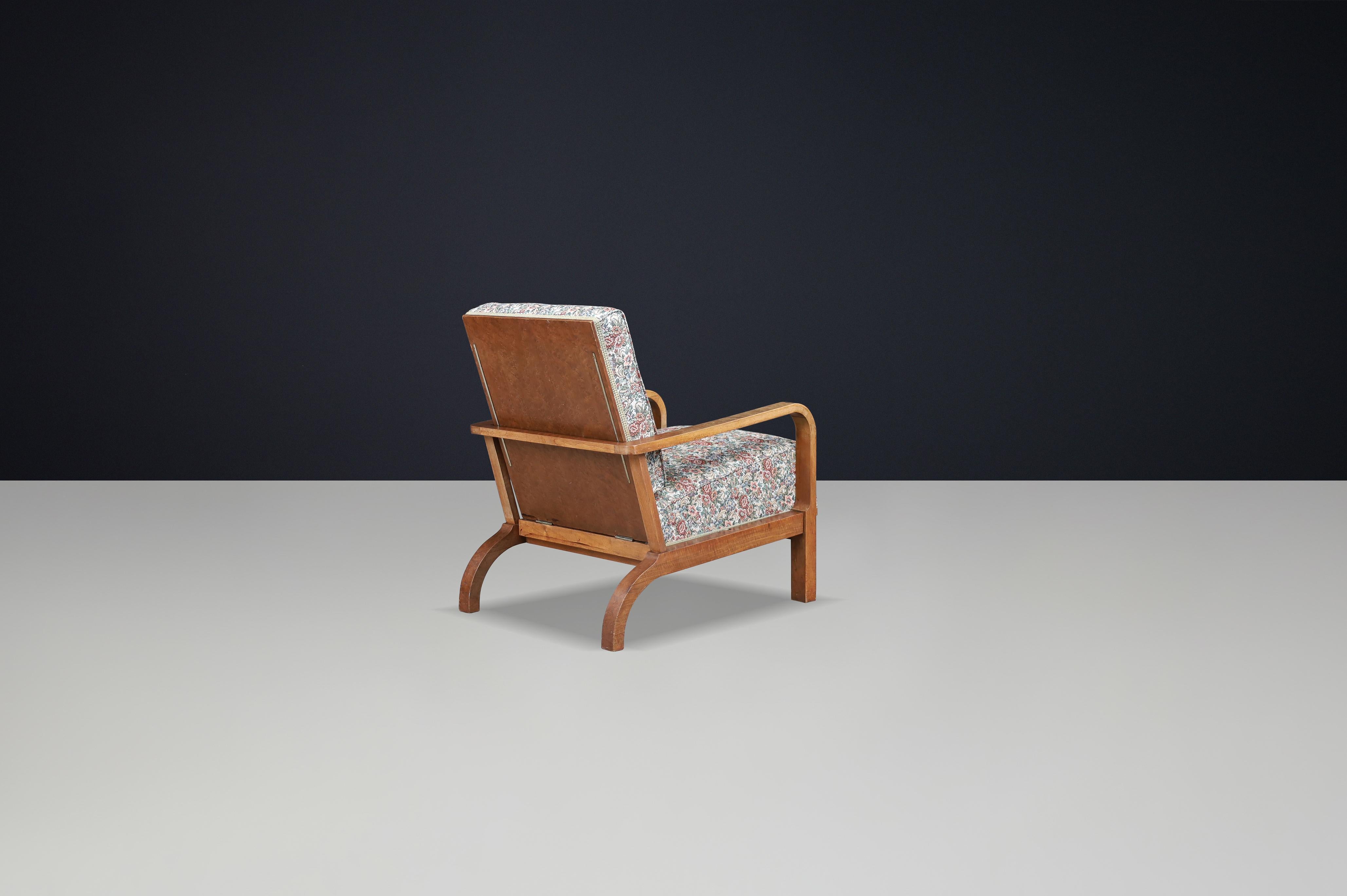 Paire de fauteuils inclinables tchécoslovaques des années 1930, tapissés de fleurs d'origine en vente 6