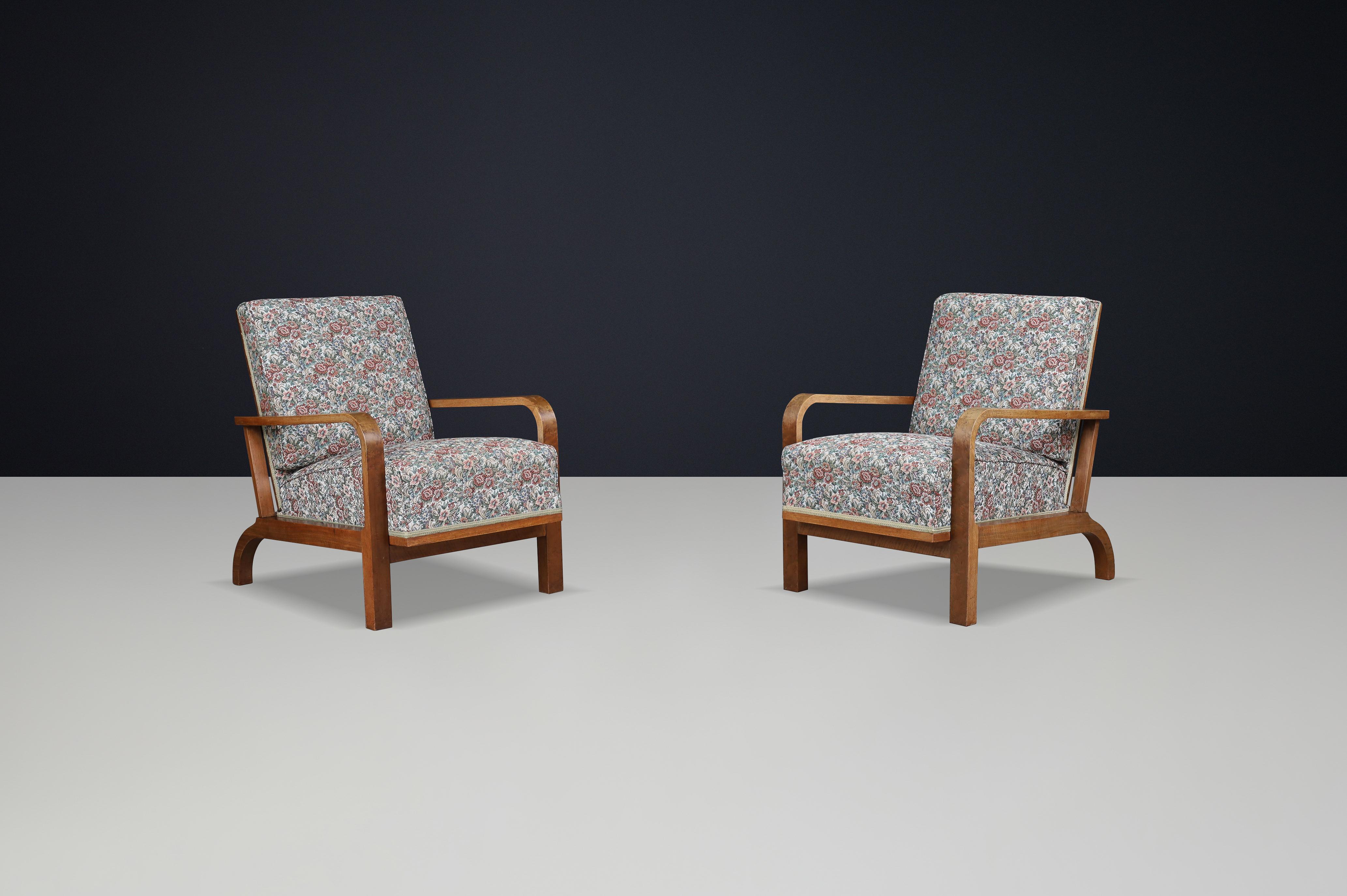 Art déco Paire de fauteuils inclinables tchécoslovaques des années 1930, tapissés de fleurs d'origine en vente