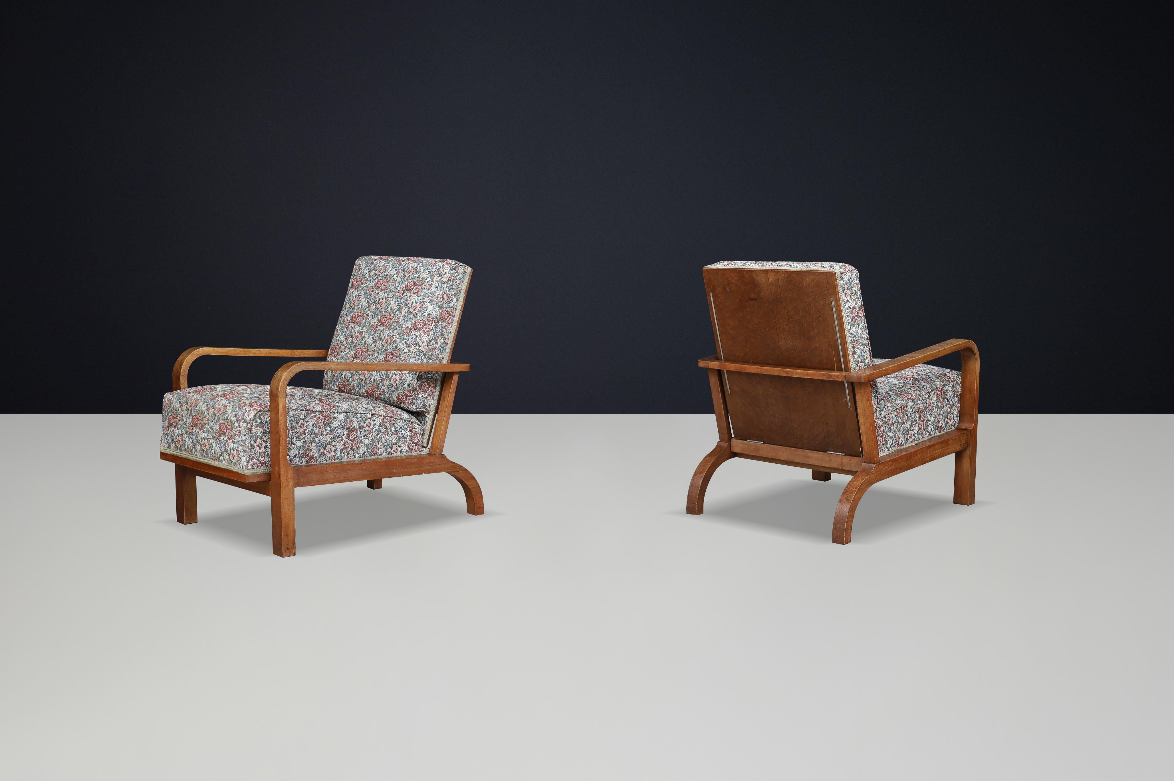 Tchèque Paire de fauteuils inclinables tchécoslovaques des années 1930, tapissés de fleurs d'origine en vente