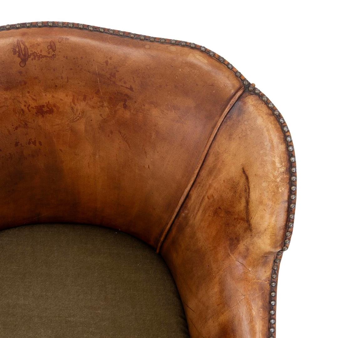 Scandinave moderne Paire de fauteuils danois des années 1930 en noyer, cuir patiné et velours vert en vente