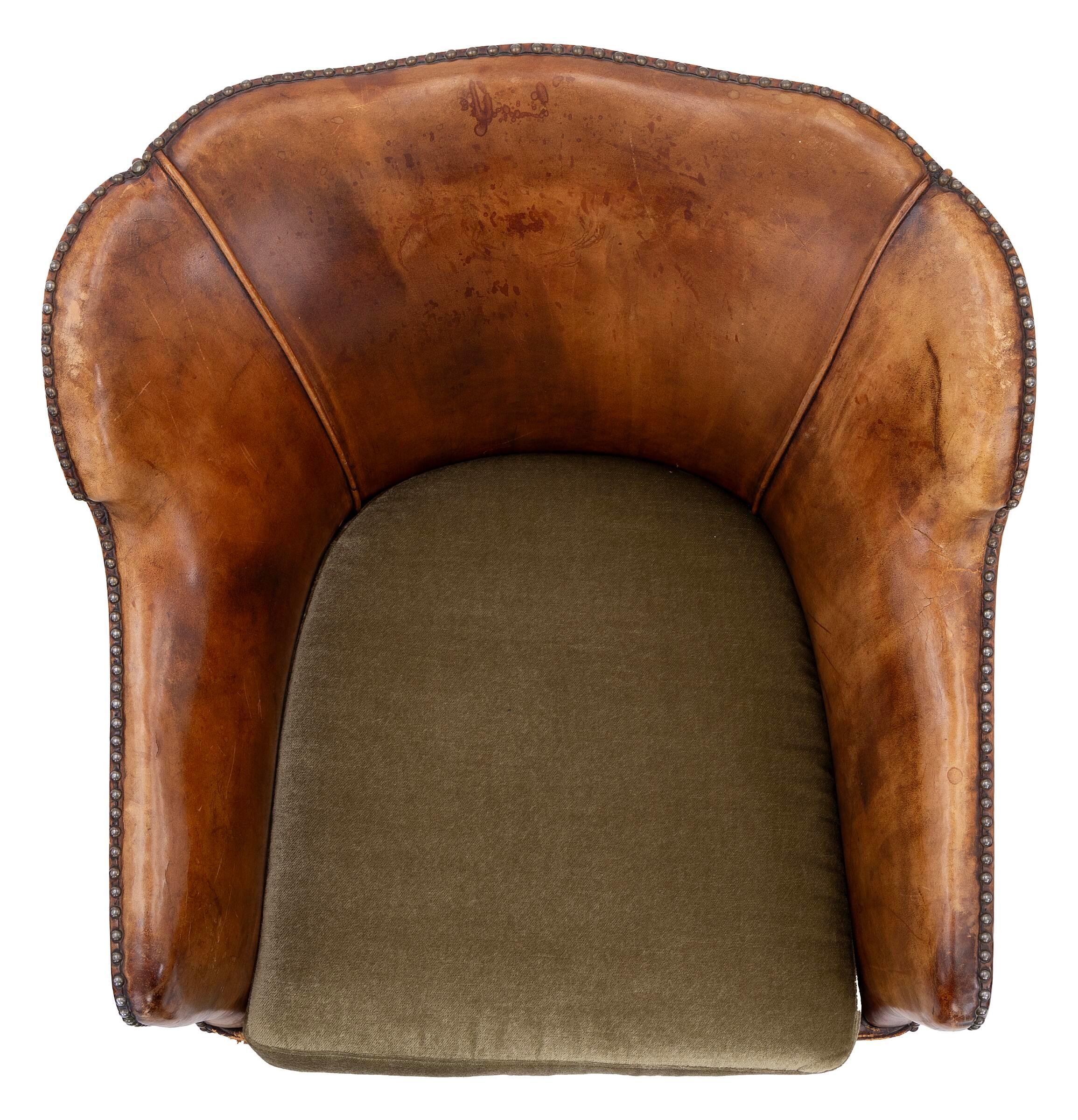 Paire de fauteuils danois des années 1930 en noyer, cuir patiné et velours vert Bon état - En vente à London, GB