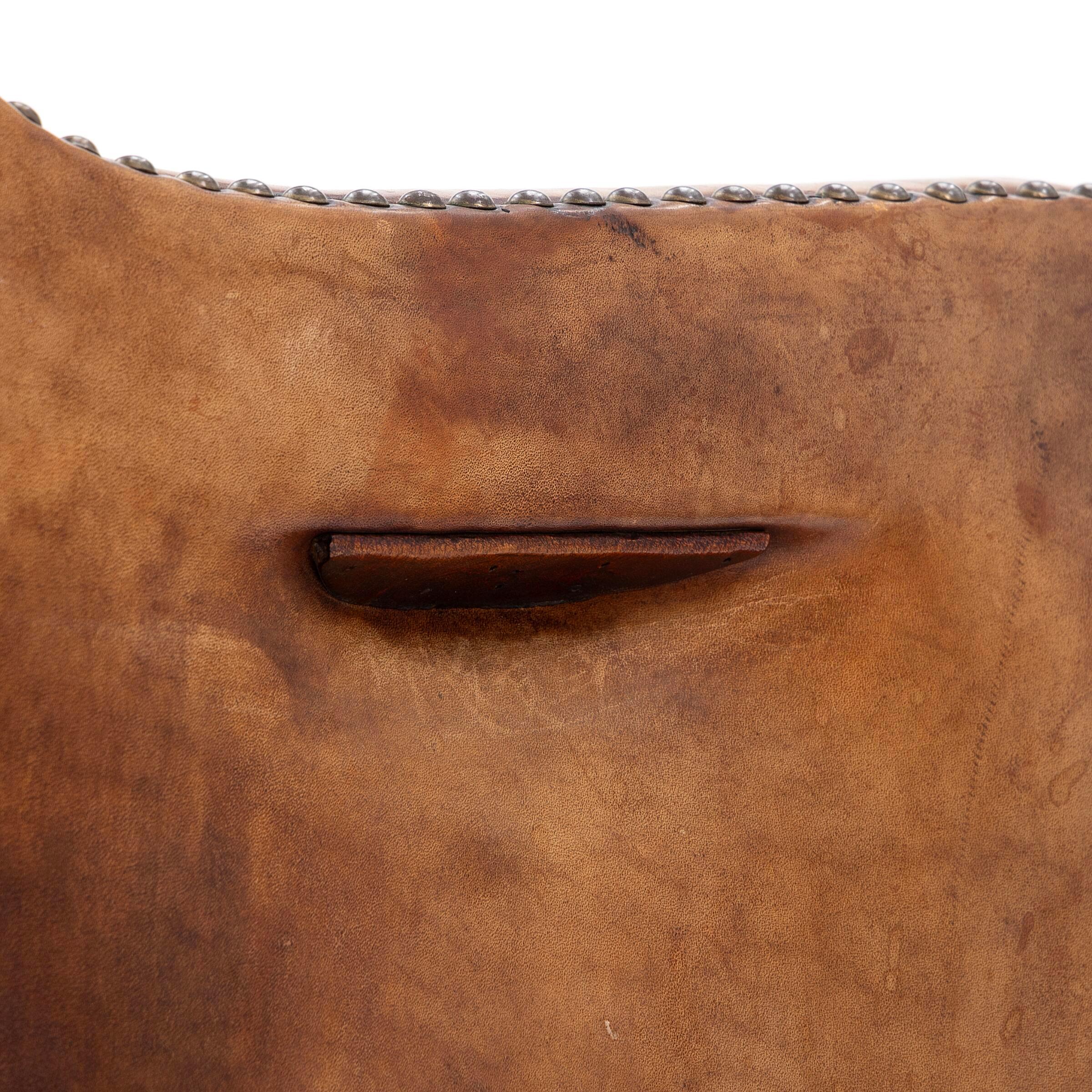 Milieu du XXe siècle Paire de fauteuils danois des années 1930 en noyer, cuir patiné et velours vert en vente