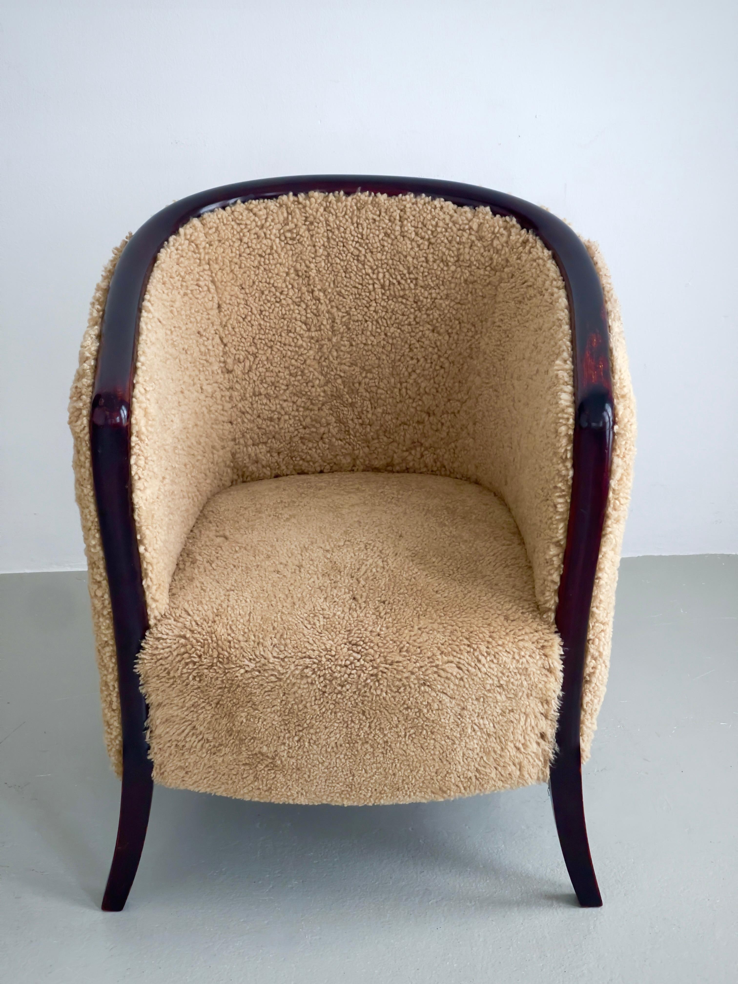 Pareja de sillones art déco daneses de los años 30 retapizados en piel de cordero marrón de primera calidad. en venta 2