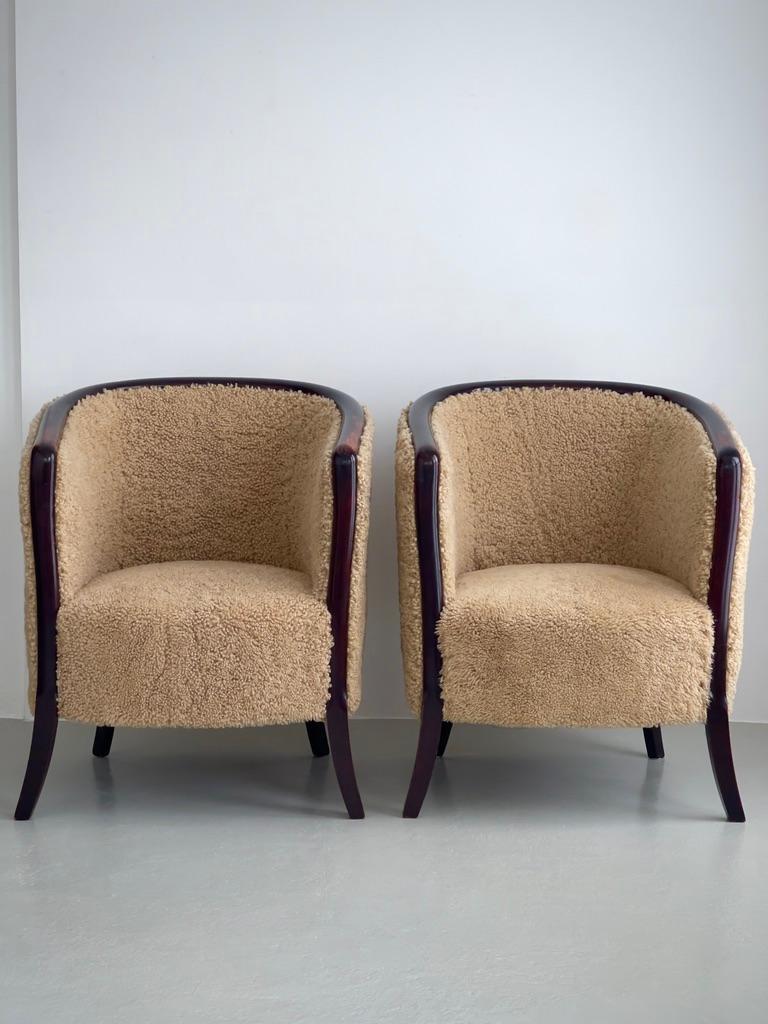 Pareja de sillones art déco daneses de los años 30 retapizados en piel de cordero marrón de primera calidad. en venta 3