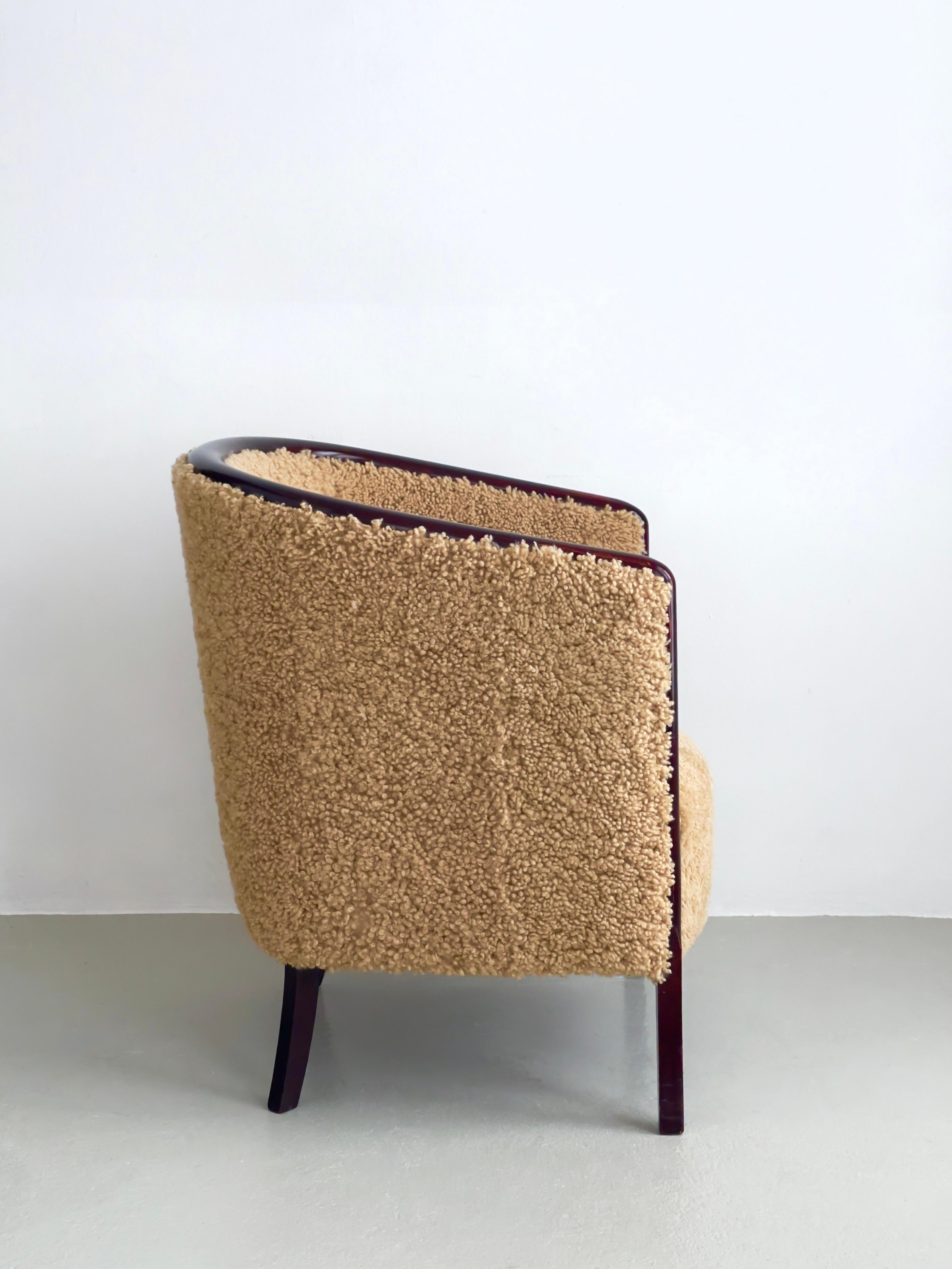 Pareja de sillones art déco daneses de los años 30 retapizados en piel de cordero marrón de primera calidad. principios del siglo XX en venta