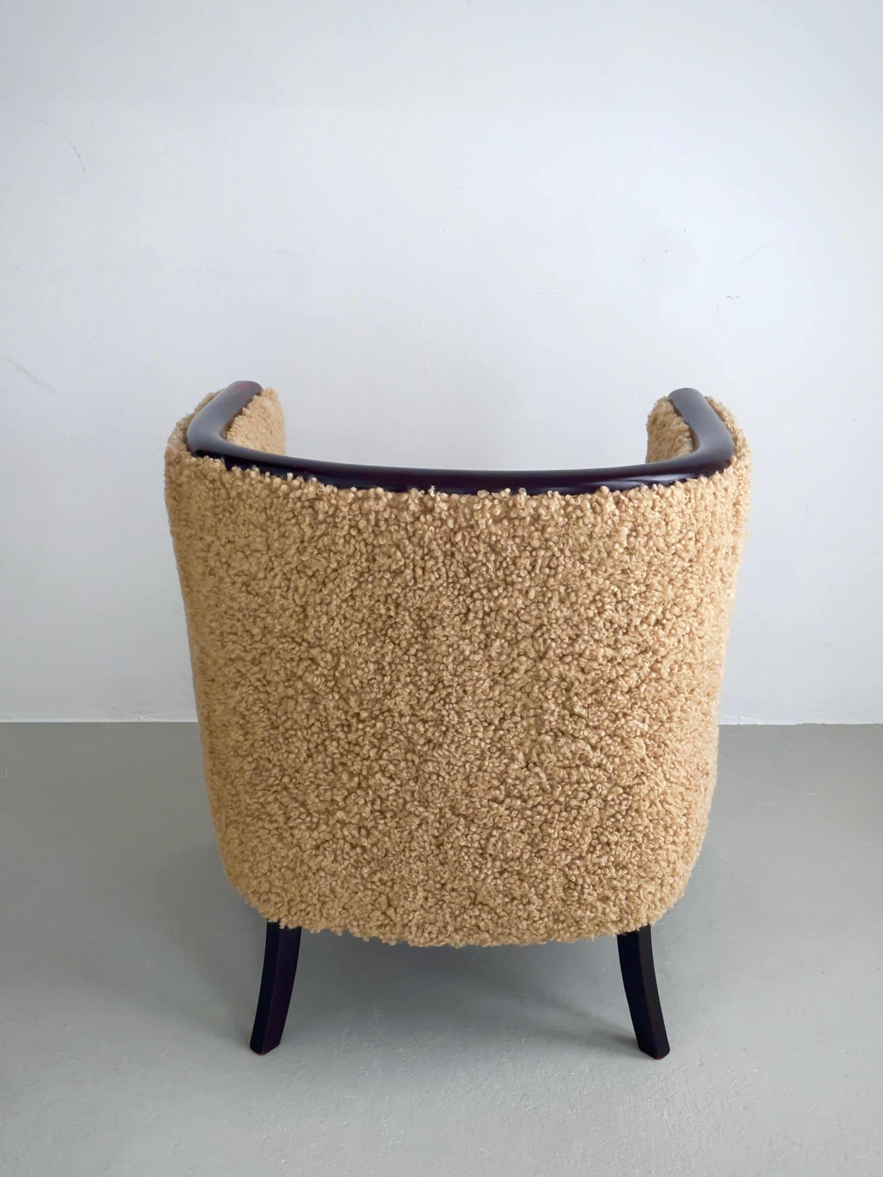 Pareja de sillones art déco daneses de los años 30 retapizados en piel de cordero marrón de primera calidad. en venta 1