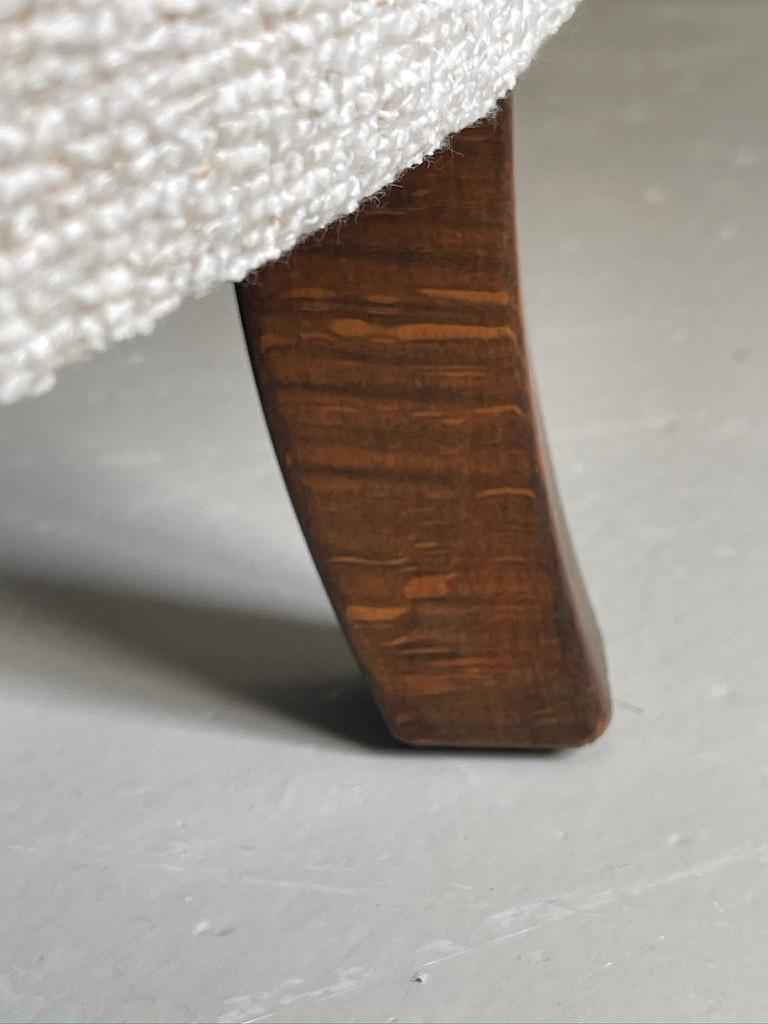 Paire de fauteuils d'ébéniste danois des années 1930, retapissés en bouclé de première qualité en vente 10