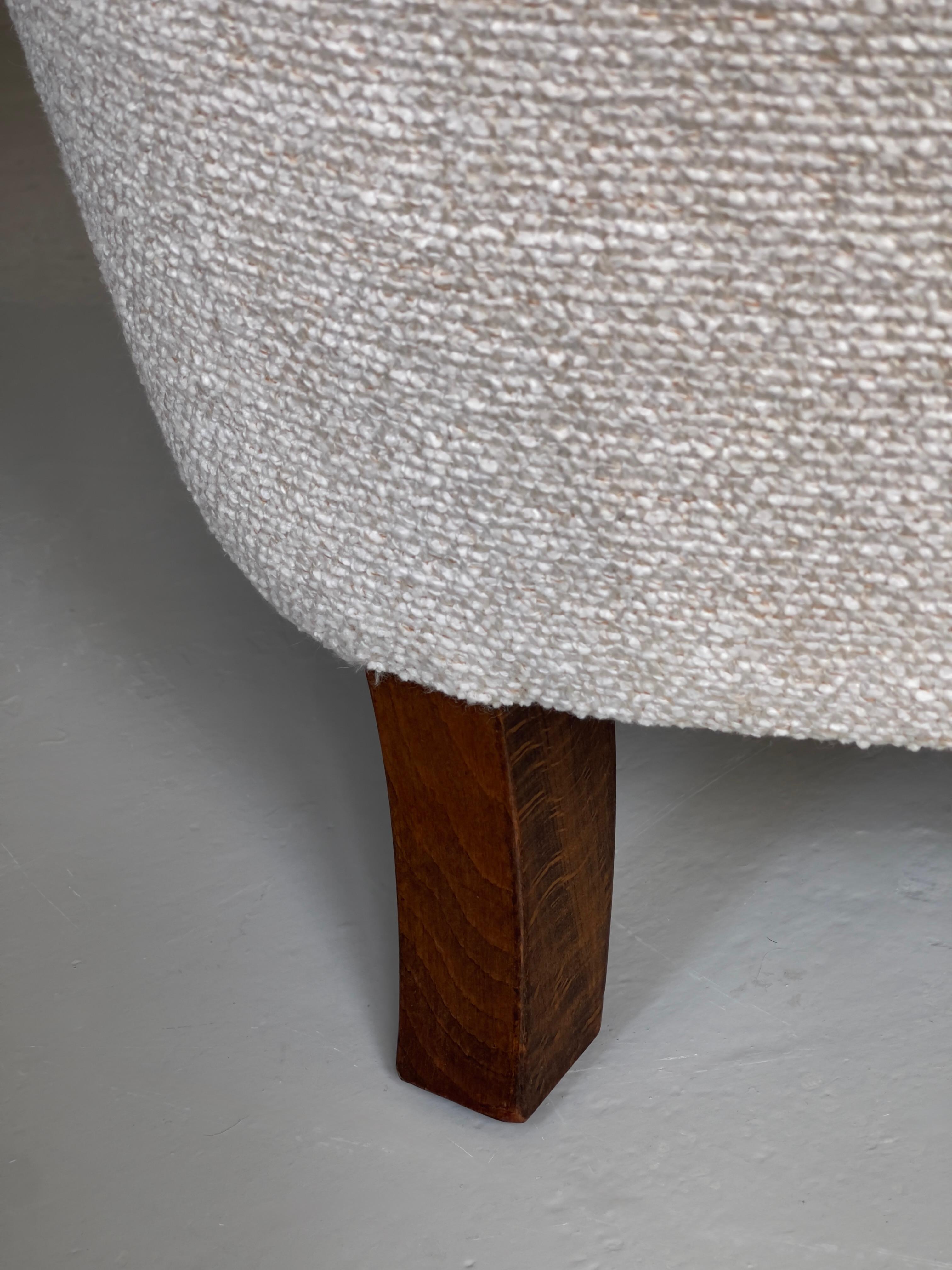 Paire de fauteuils d'ébéniste danois des années 1930, retapissés en bouclé de première qualité en vente 11