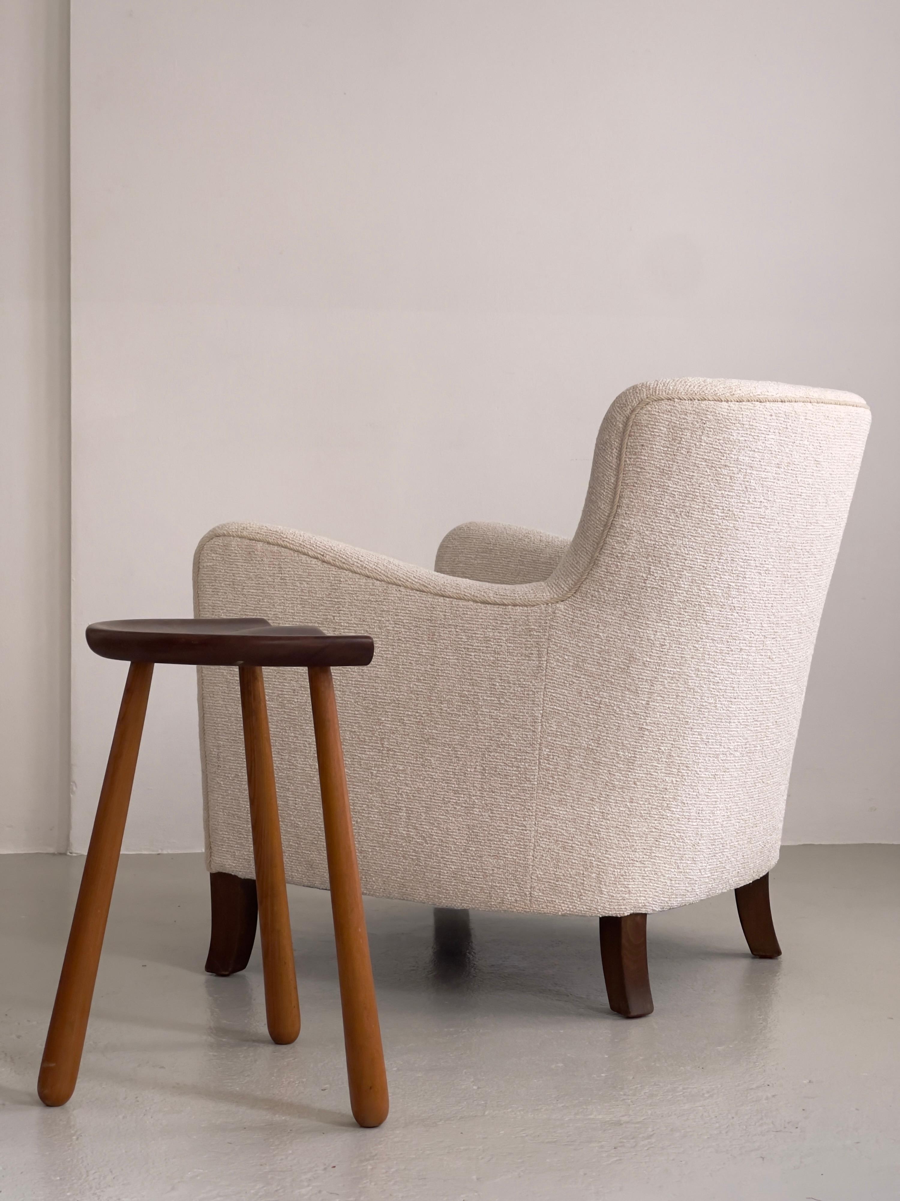 Scandinavian Modern Pair of 1930s danish cabinet maker lounge chairs reupholstered in Kvadrat bouclé For Sale