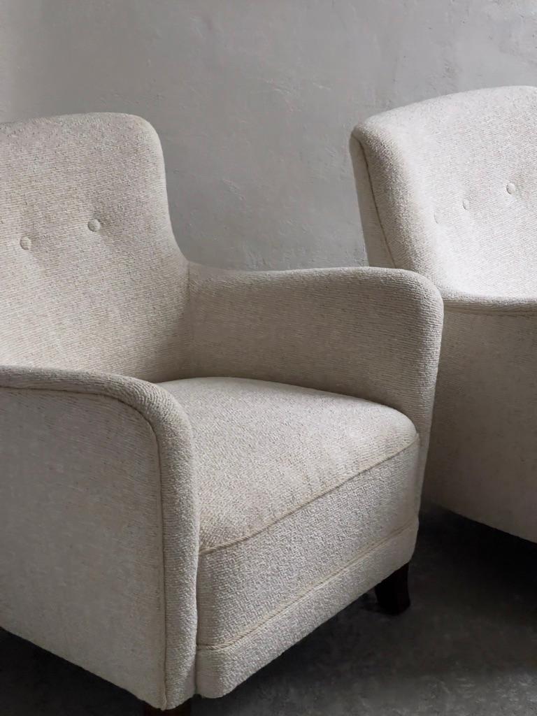 Pair of 1930s danish cabinet maker lounge chairs reupholstered in premium bouclé For Sale 6