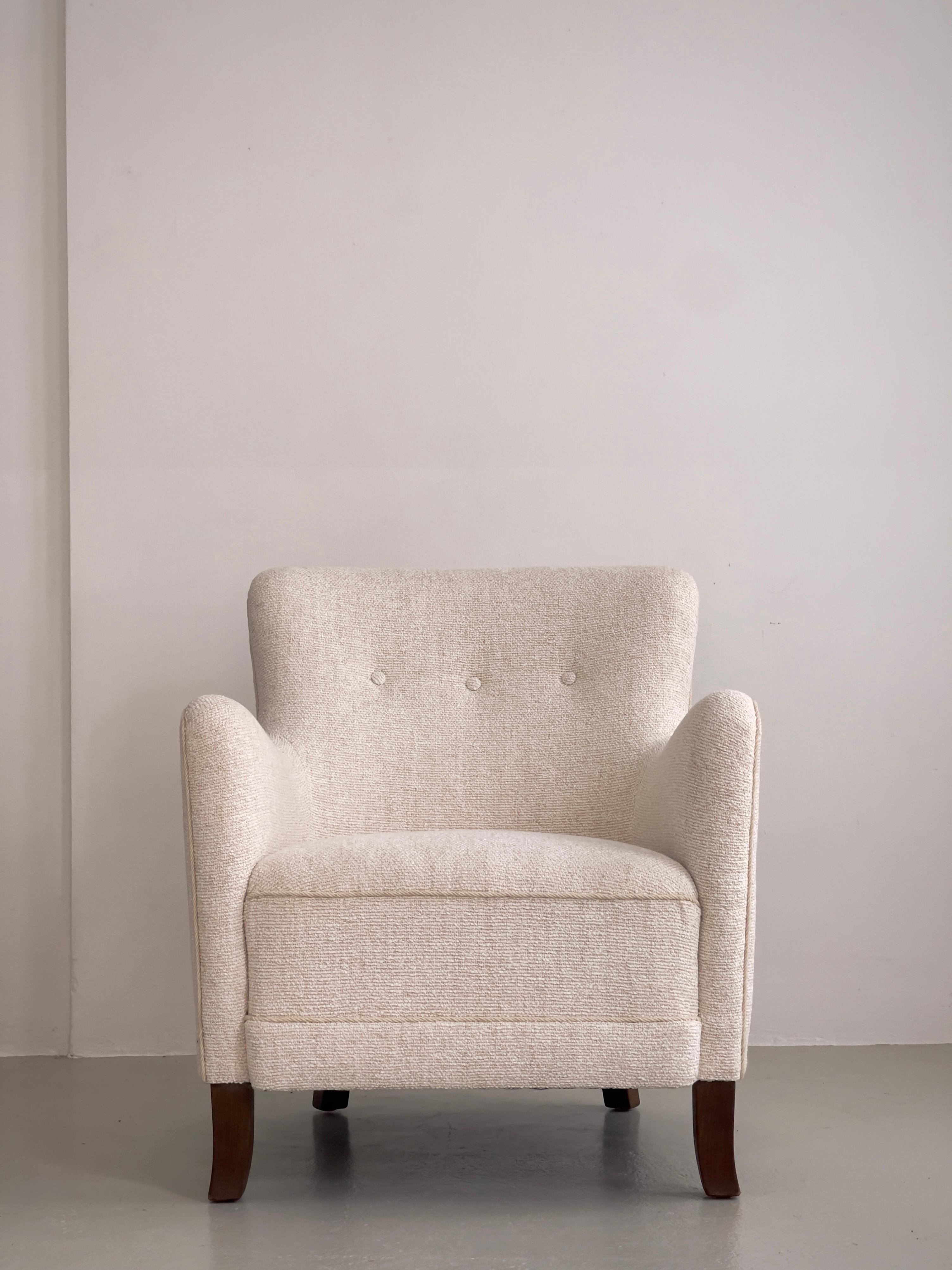 Pair of 1930s danish cabinet maker lounge chairs reupholstered in Kvadrat bouclé For Sale 6