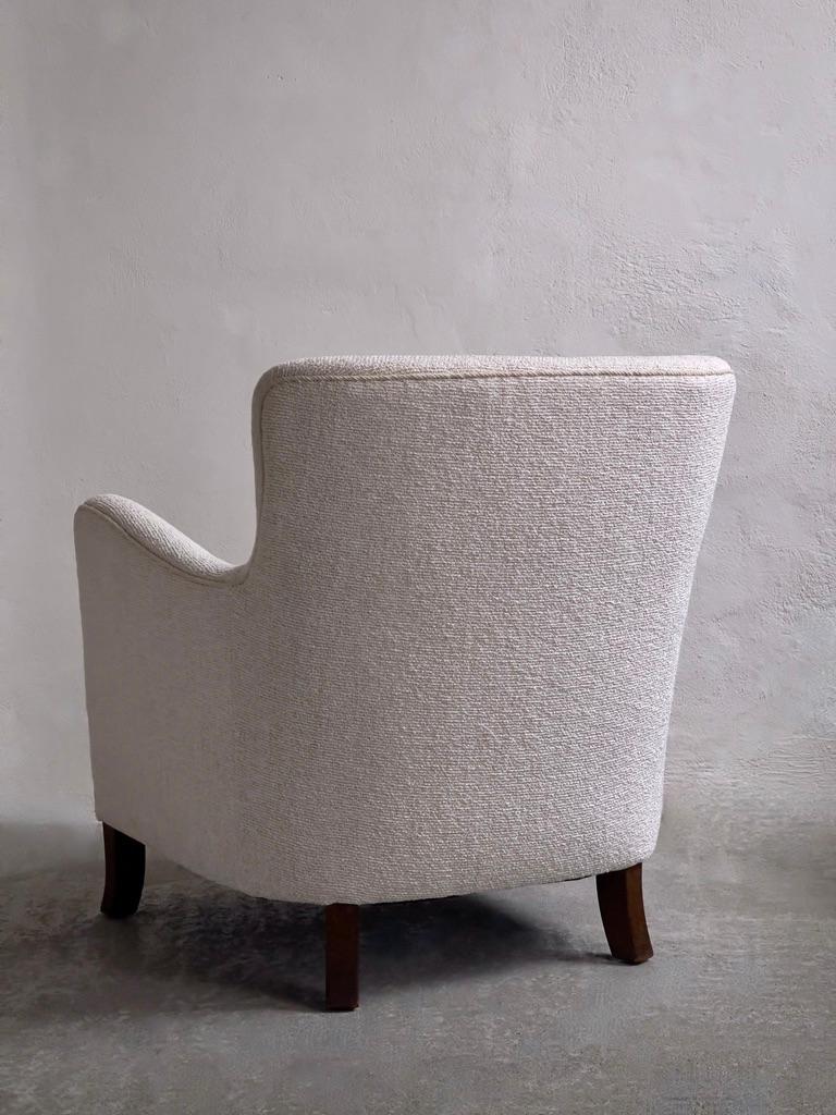 Paire de fauteuils d'ébéniste danois des années 1930, retapissés en bouclé de première qualité en vente 8