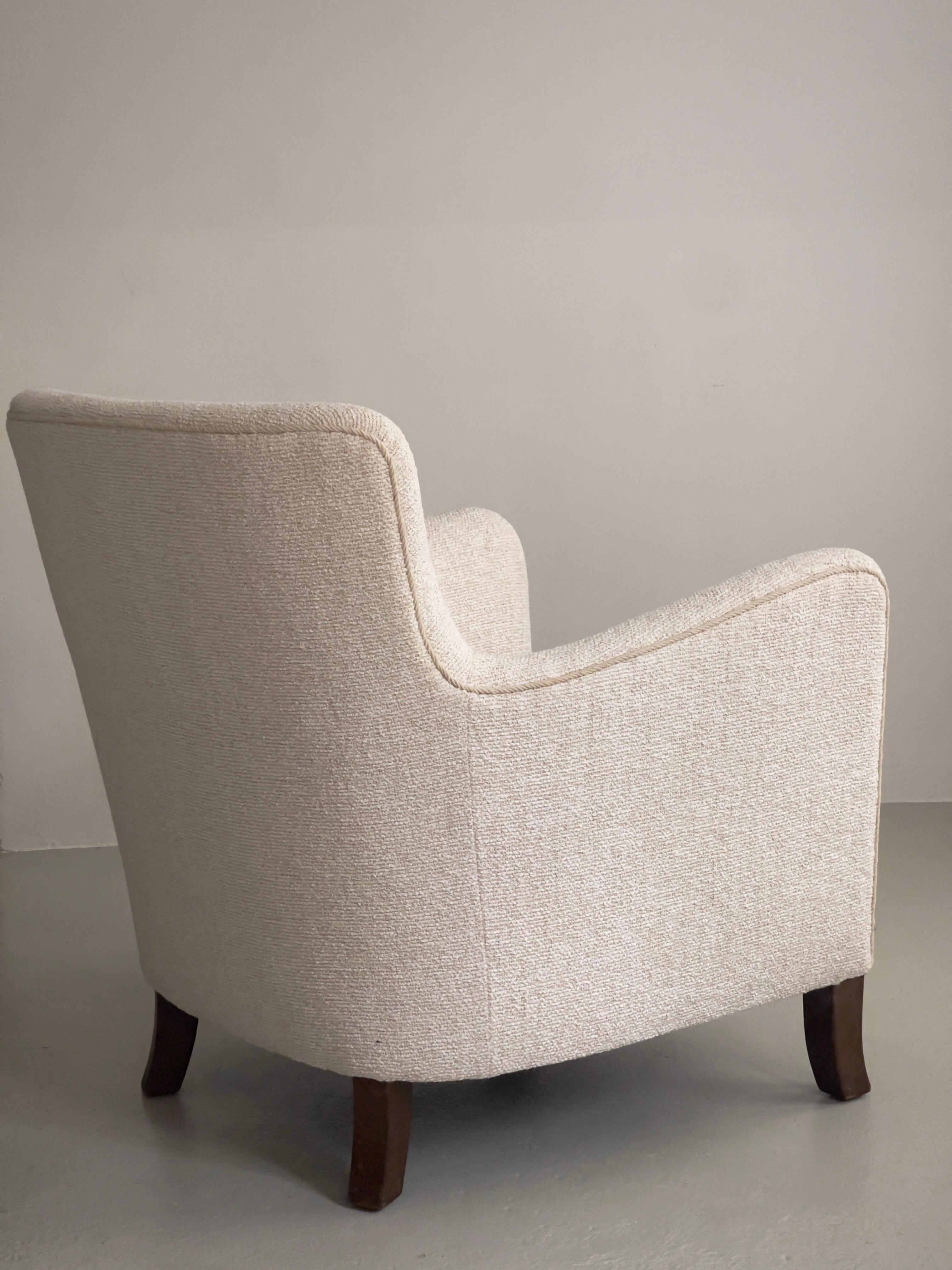 Hand-Crafted Pair of 1930s danish cabinet maker lounge chairs reupholstered in Kvadrat bouclé For Sale