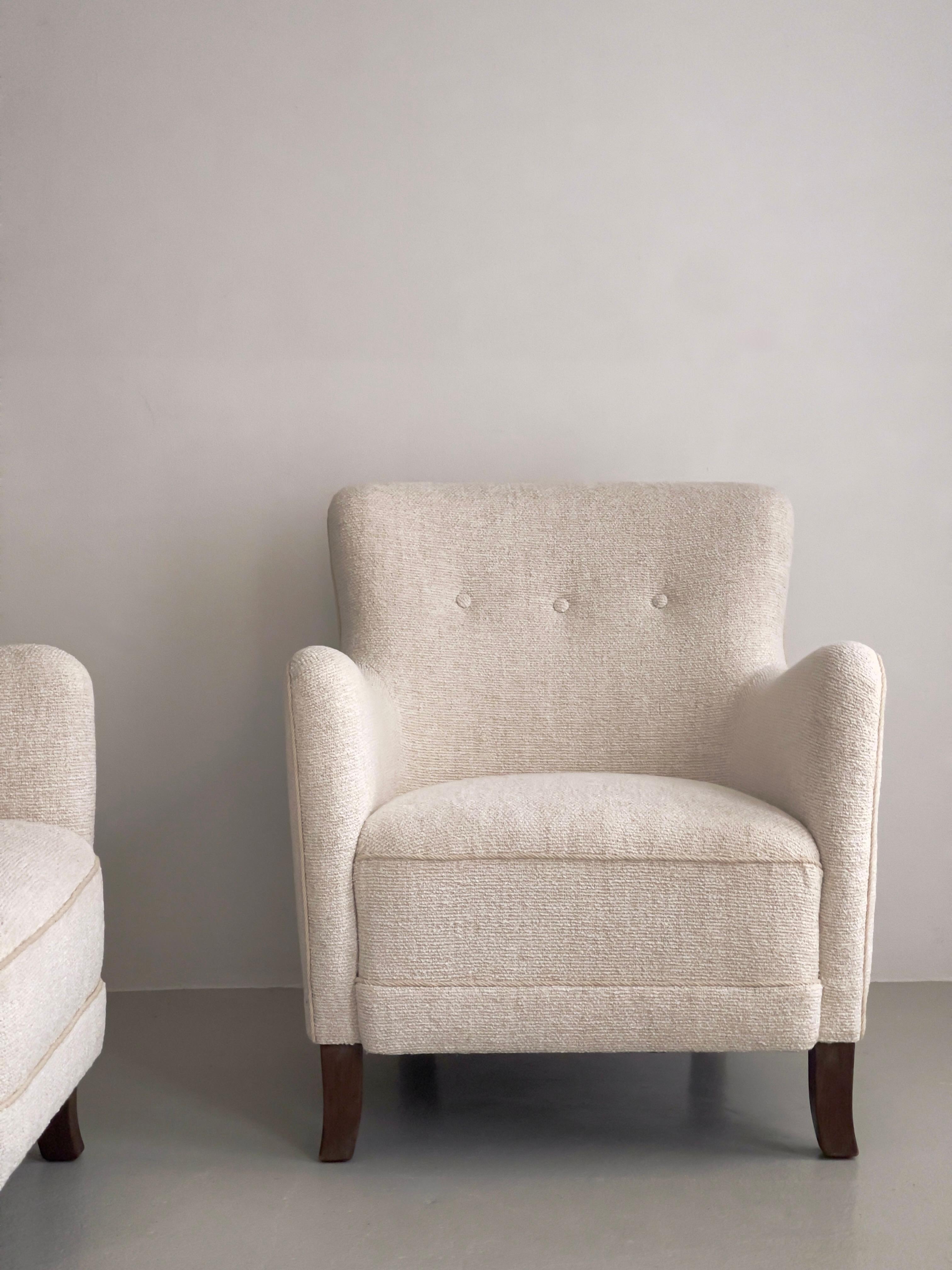 Pair of 1930s danish cabinet maker lounge chairs reupholstered in Kvadrat bouclé In Excellent Condition For Sale In København K, 84