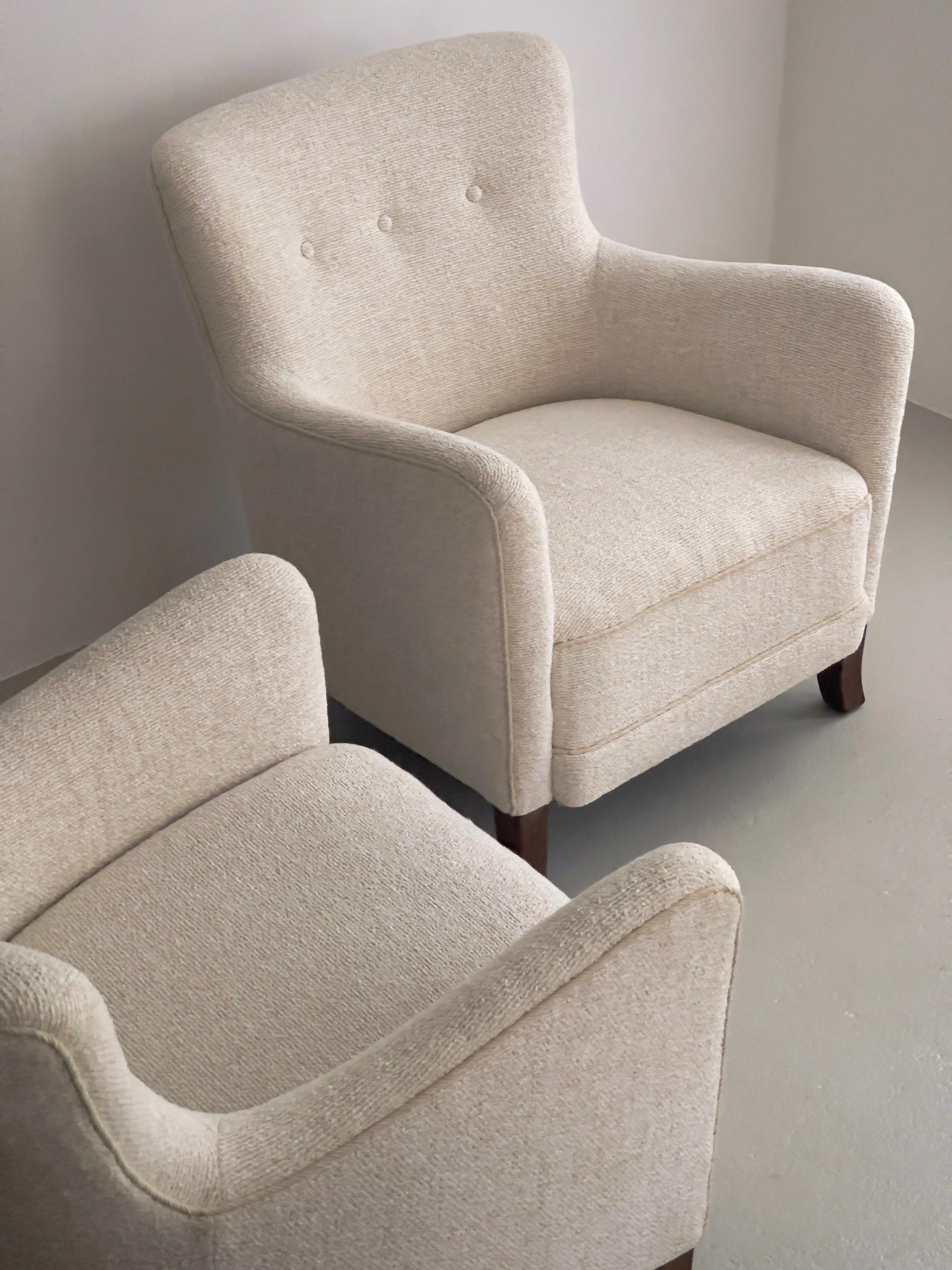 Mid-20th Century Pair of 1930s danish cabinet maker lounge chairs reupholstered in Kvadrat bouclé For Sale