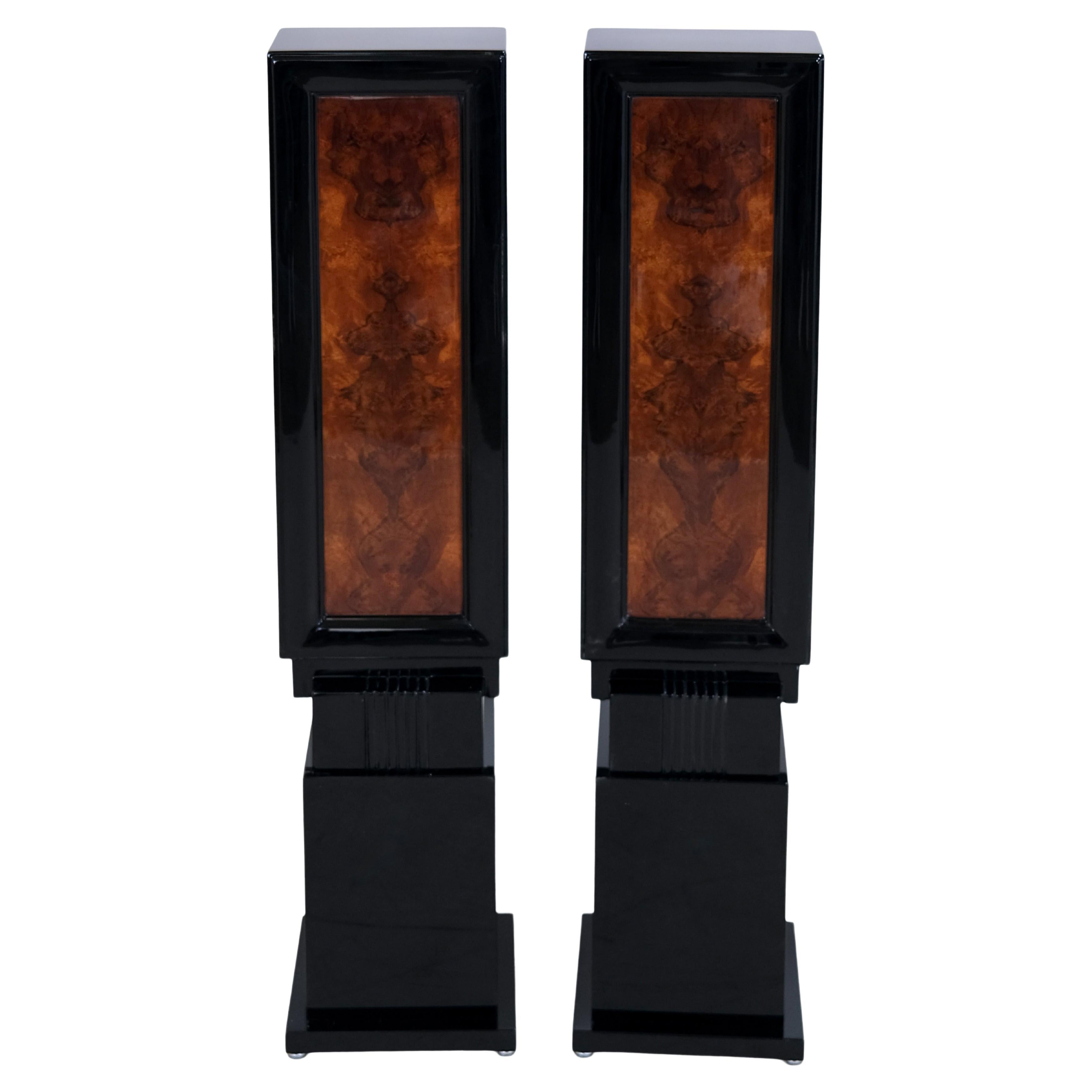 Pair of columns in nut wood and black lacquer

Pair of columns
Piano lacquer in black high gloss
Front and back in nutwood, high gloss lacquer

Original Art Deco, France 1930s

Also available separately

Dimensions, per object:
Top: 23 x 13.5