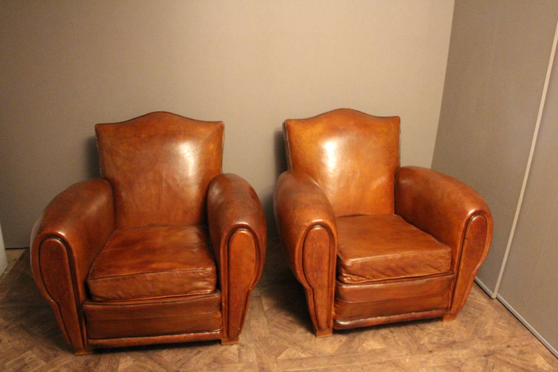 A beautiful pair of Art Deco French chairs in a rich brown patina leather.
Original leather, original upholstery which is worn but not worn out.
Classic Moustache style back and two separate seat cushions.