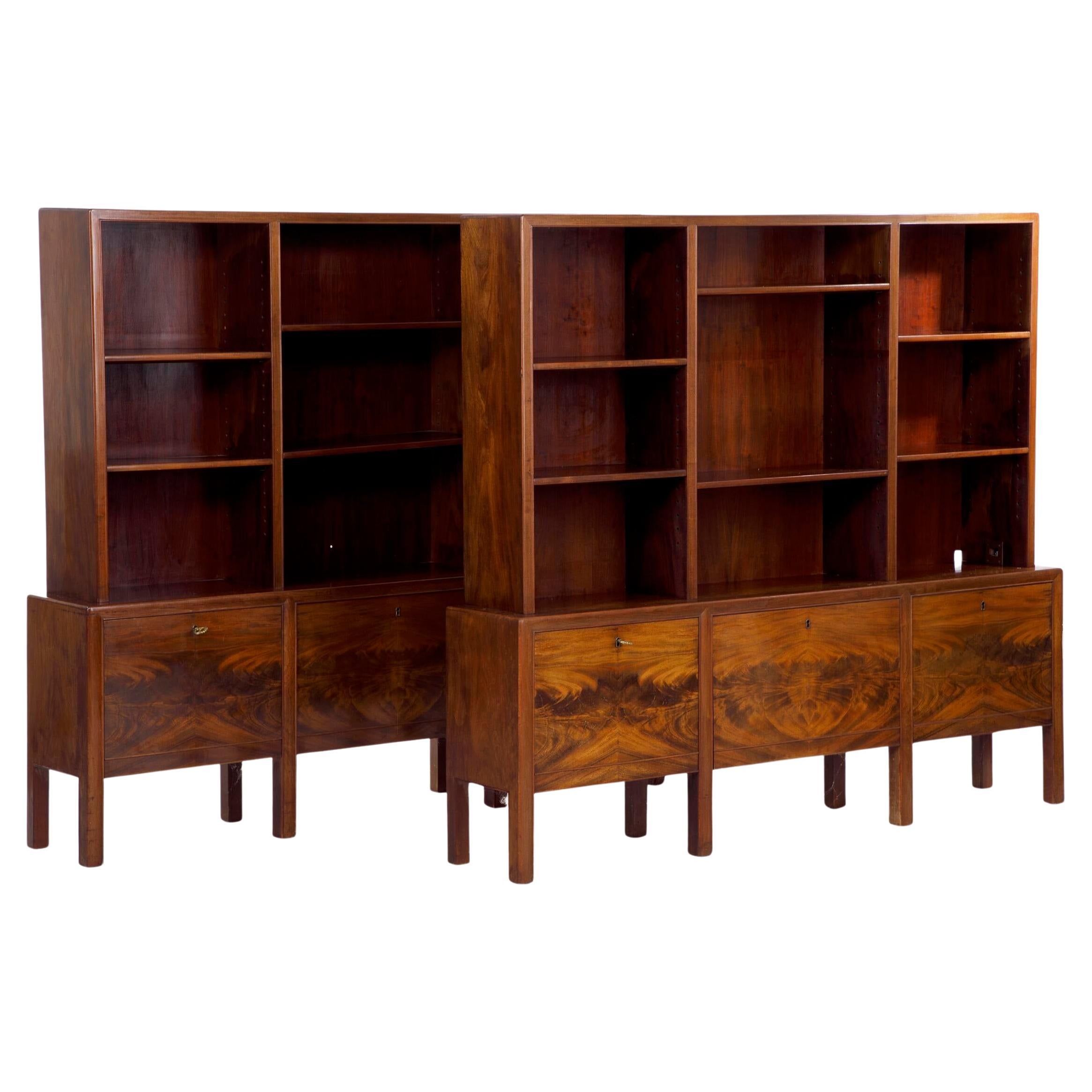 Paire d'unités de bureau en bois dur de Frits Henningsen des années 1930 avec étagères sur armoires