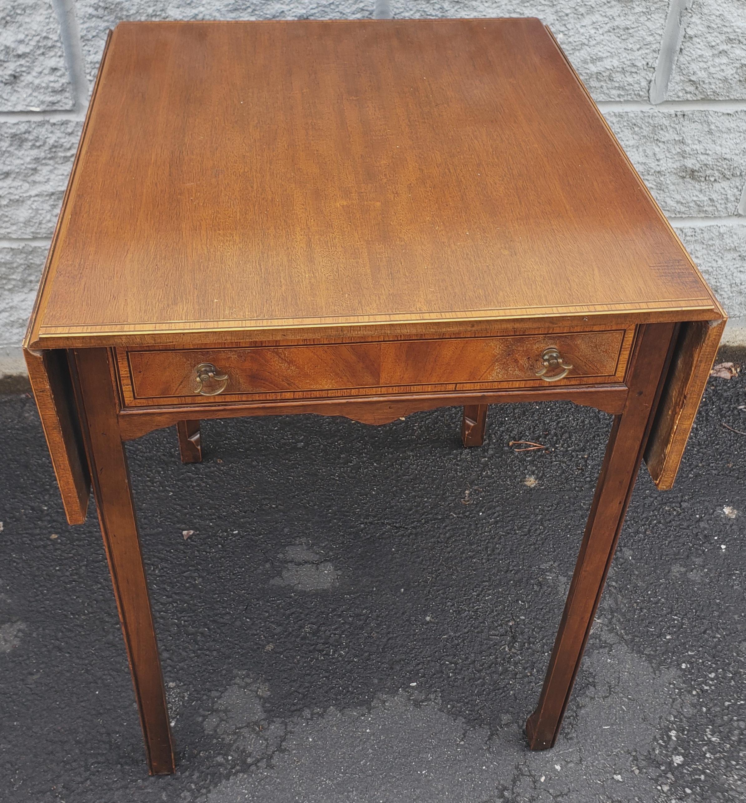 Pair of 1930s George III Cross-Banded Mahogany Inlay Pembroke Tables For Sale 7
