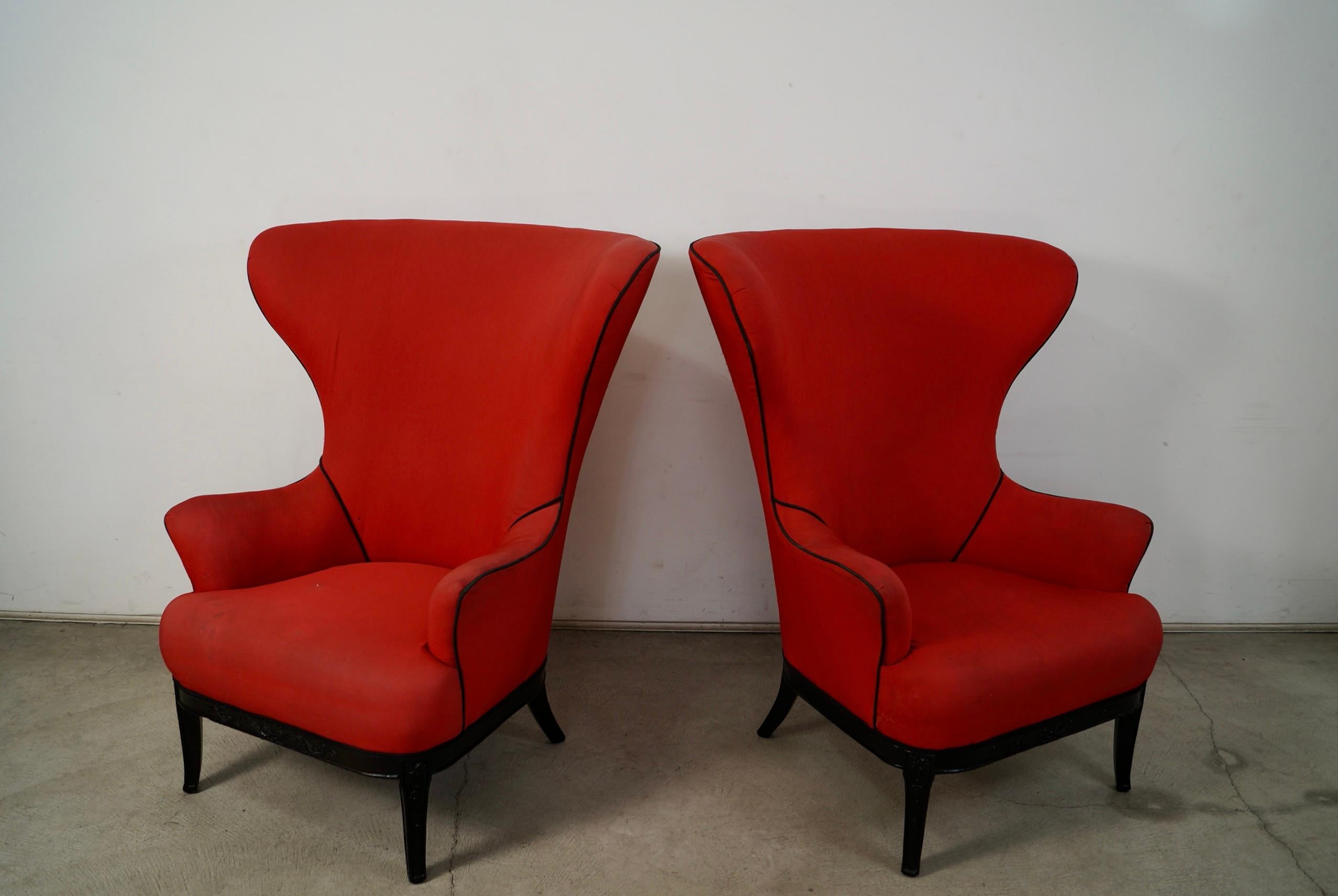 Américain Paire de chaises à dossier papillon Hollywood Regency des années 1930 en vente