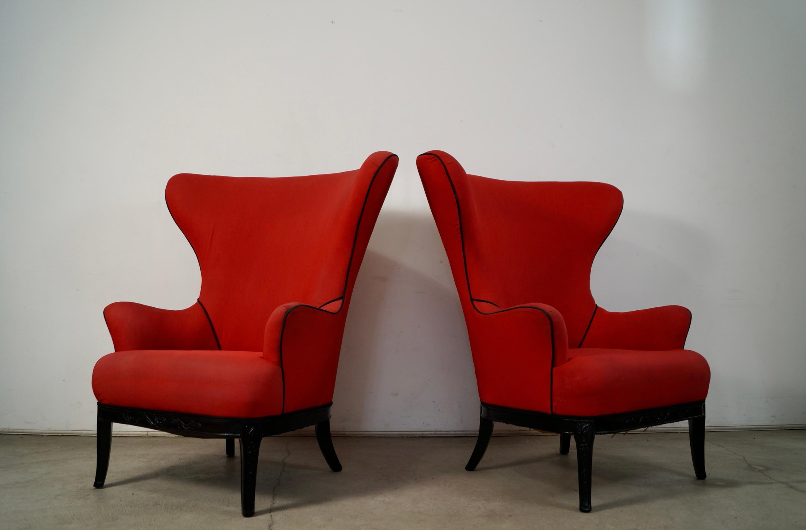 Paire de chaises à dossier papillon Hollywood Regency des années 1930 État moyen - En vente à Burbank, CA