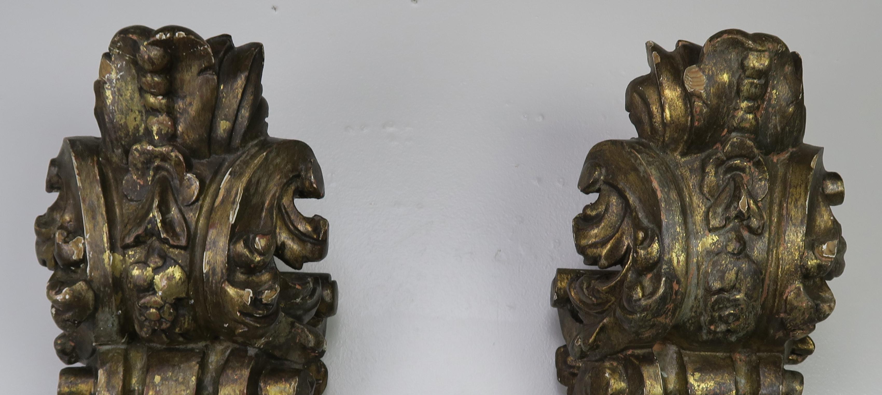 Pair of 1930s Italian Carved Giltwood Sconces 3