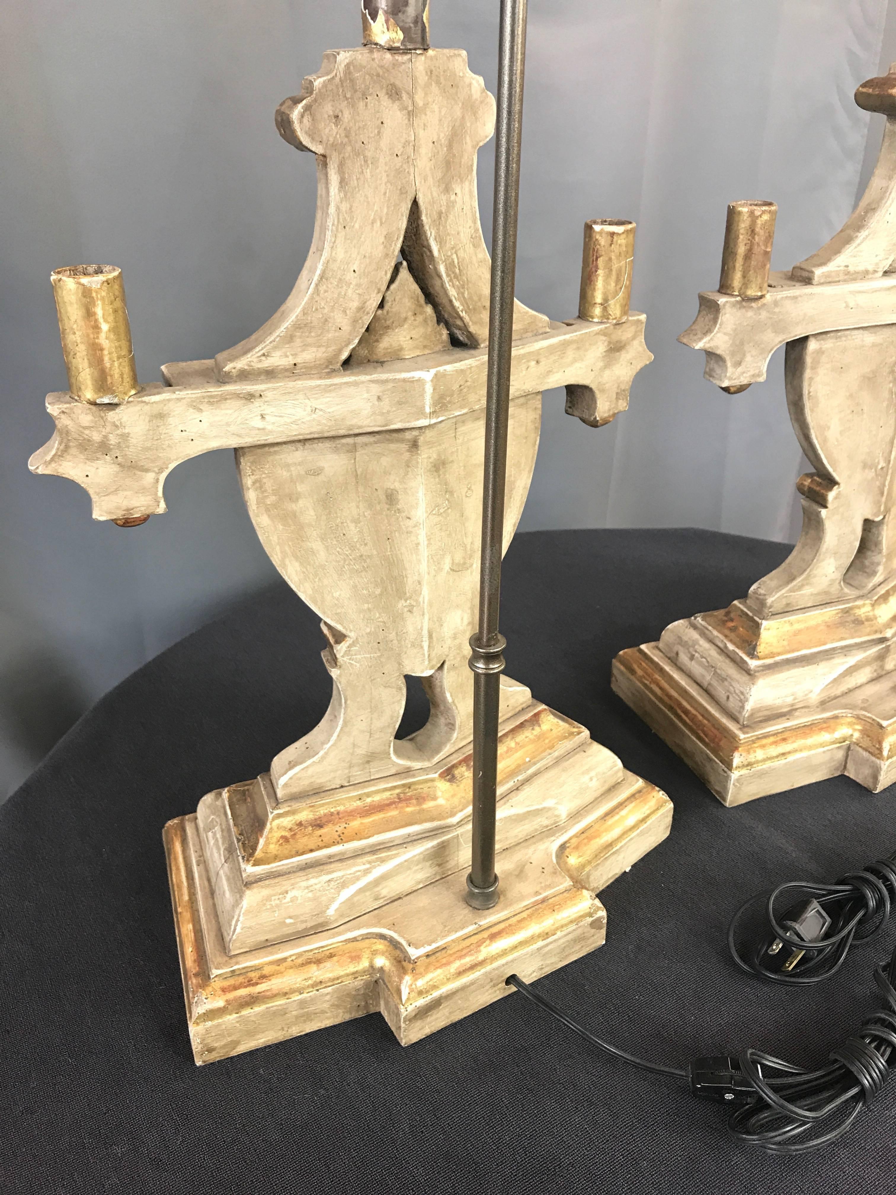 Pair of 1930s Italian Neoclassical Parcel-Gilt Candleholder Table Lamps For Sale 7