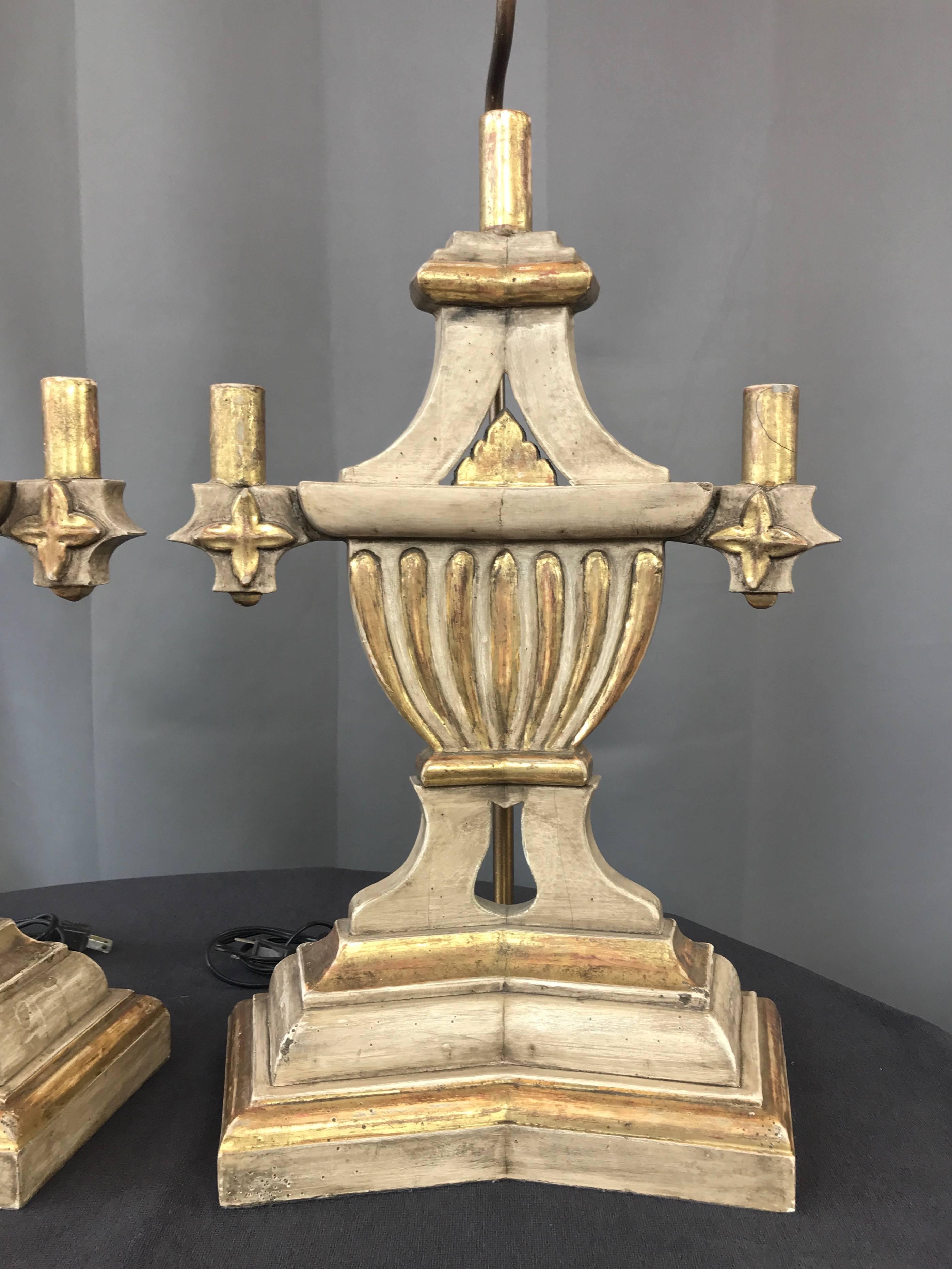 Gesso Pair of 1930s Italian Neoclassical Parcel-Gilt Candleholder Table Lamps For Sale