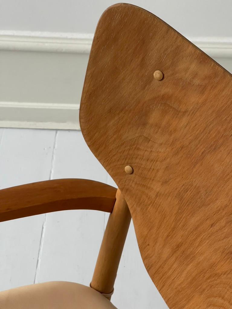 Hand-Crafted 1930s Danish Armchairs by Magnus Læssøe Stephensen produced by Fritz Hansen For Sale