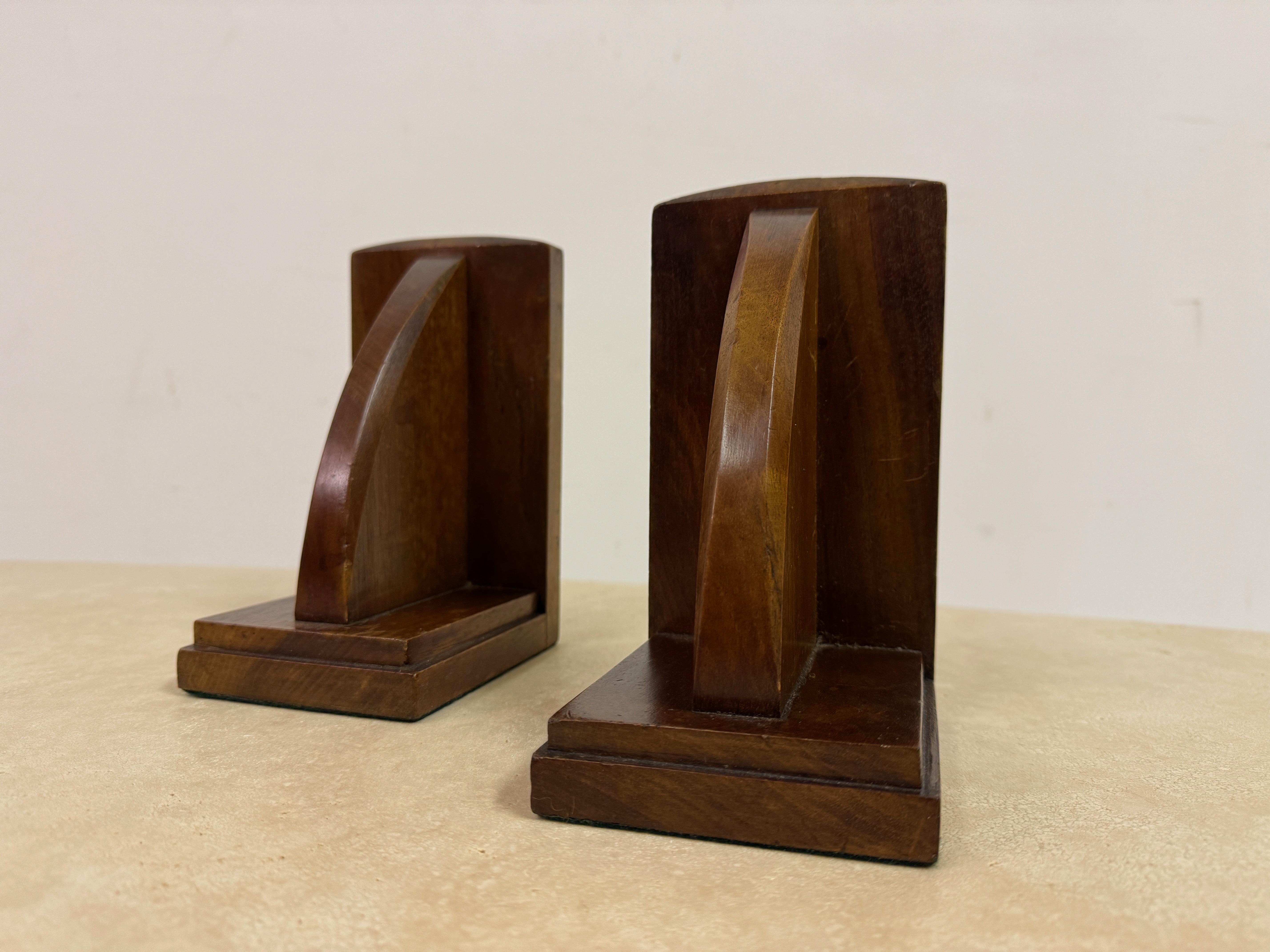 Pair of 1930s Oak Bookends by Heals In Good Condition For Sale In London, London