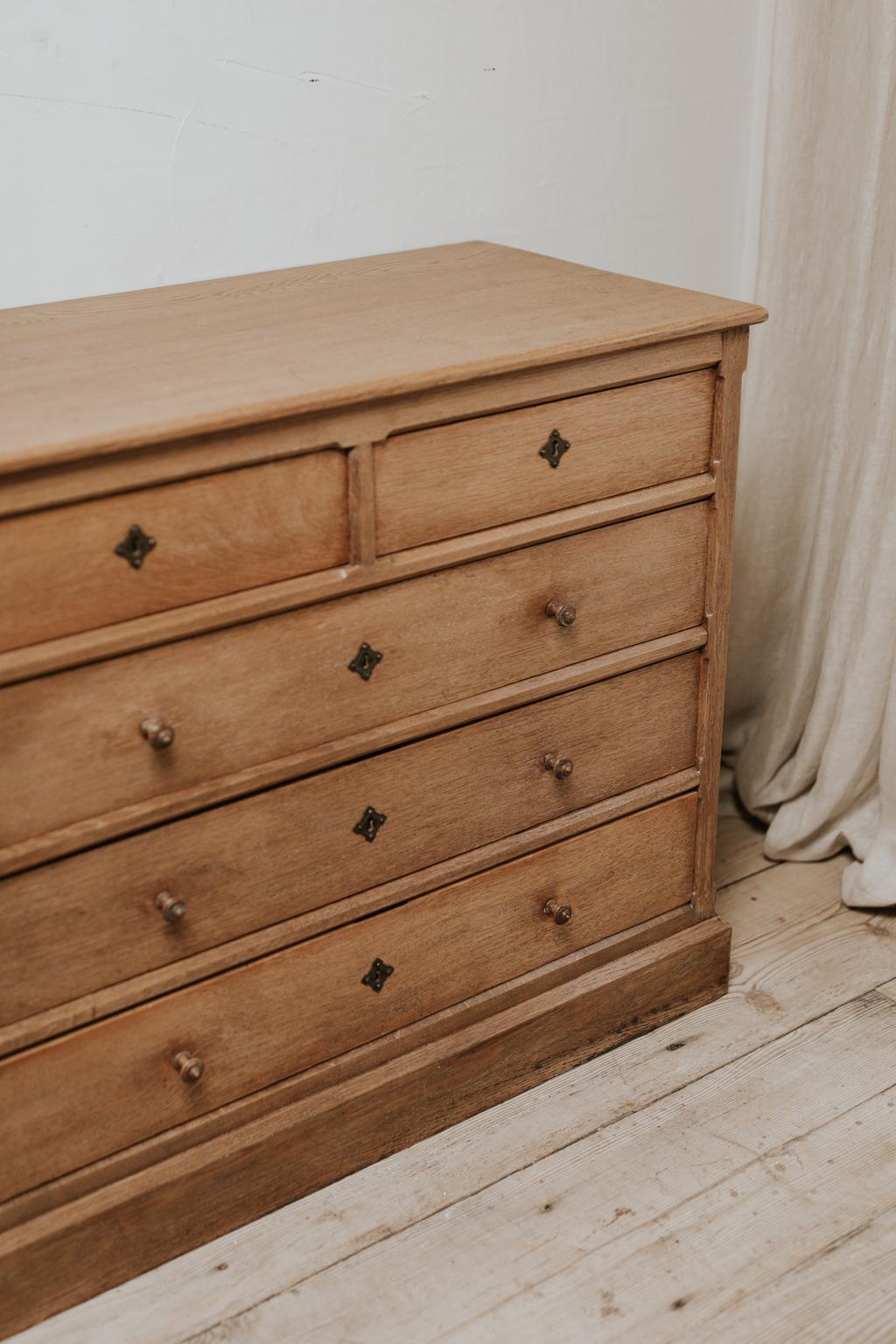 Pair of 1930s Oak Chest of Drawers 1