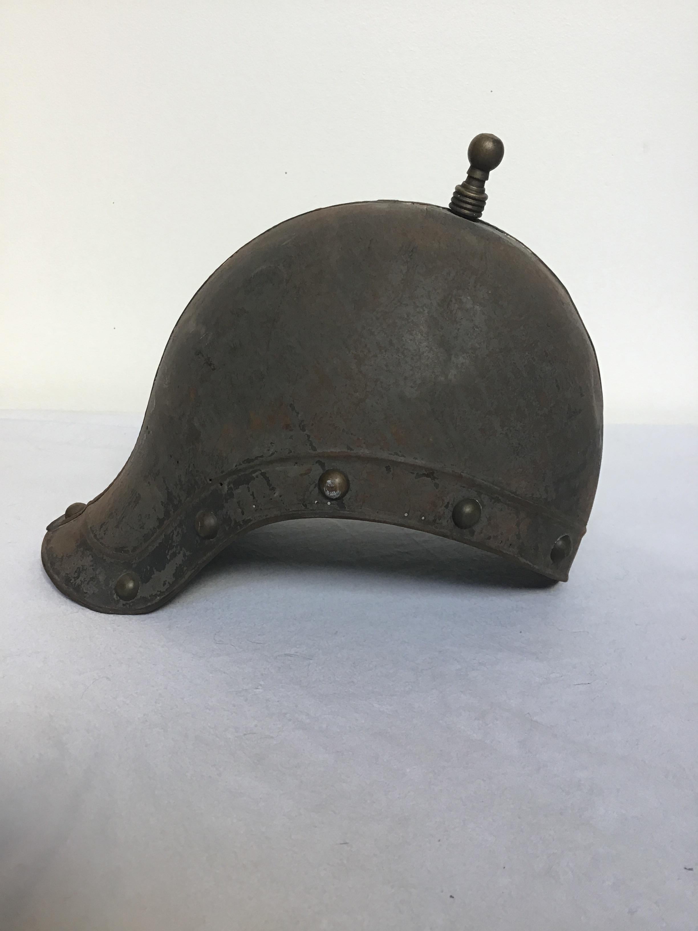 Métal Paire de casques de soldats romains antiques reproduits des années 1930 en vente