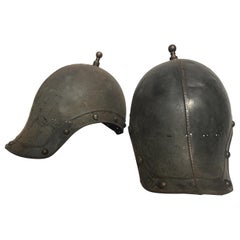 Paire de casques de soldats romains antiques reproduits des années 1930