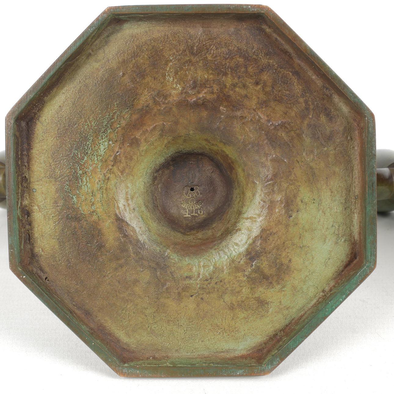 Bronzo Coppia di candelabri svedesi in bronzo degli anni '30 di Jacob Ängman per GAB in vendita