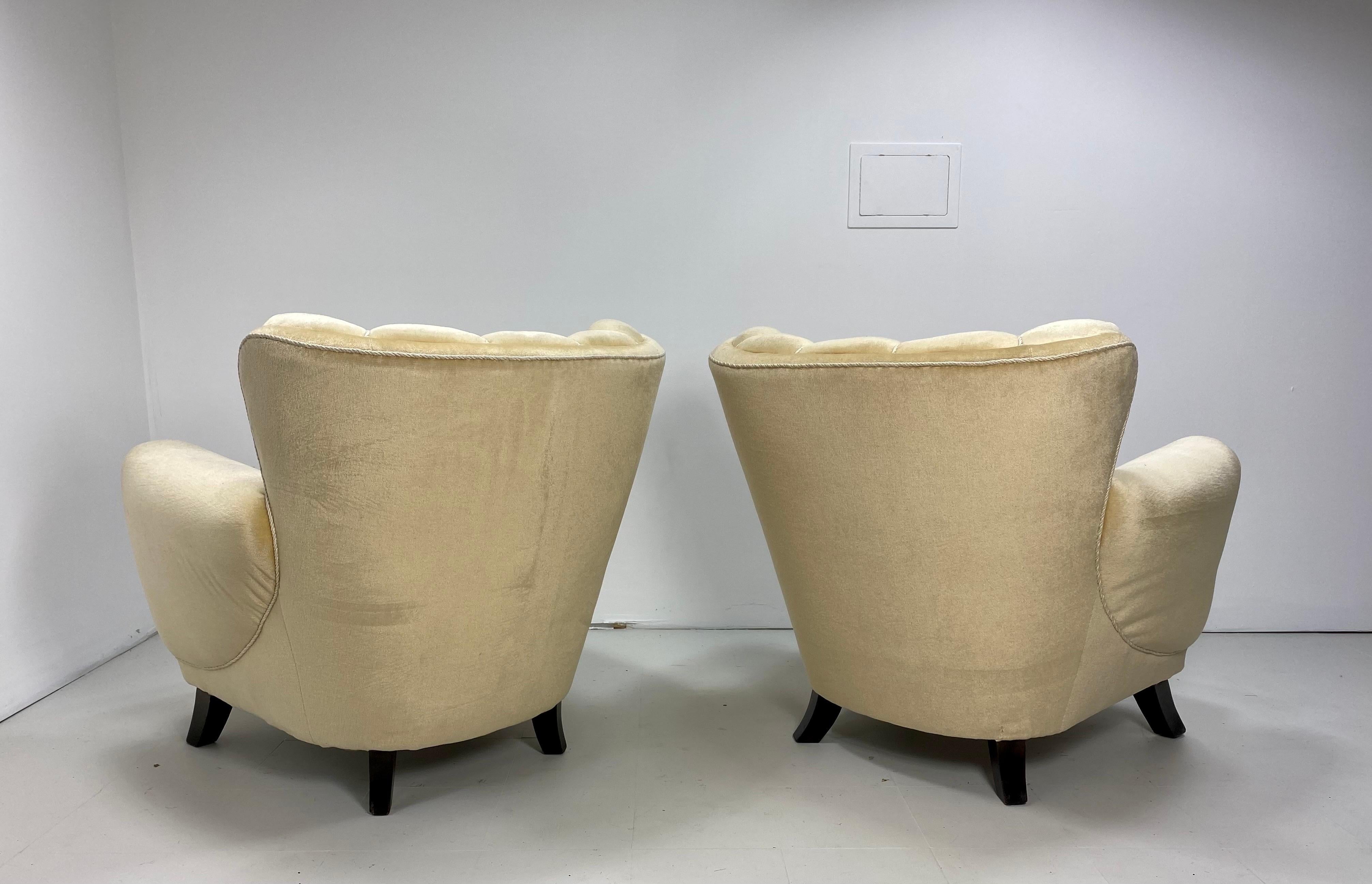 Scandinavian Modern Pair of 1930s Swedish Lounge Chairs For Sale