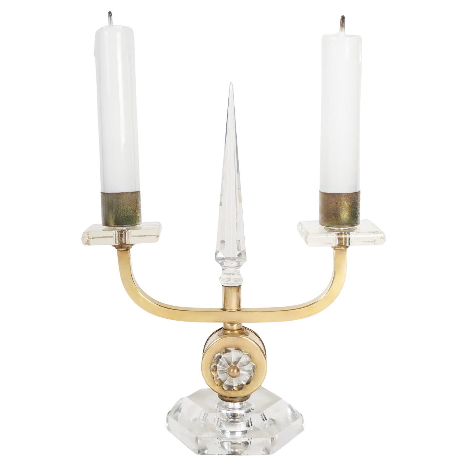 Pair of bronze and crystal candlesticks from the 1940s.
Composed of a cut crystal base on which rests a small cream-colored cylinder (original color) adorned with lbronze corollas placed in the center of the two outer faces and set around the rim