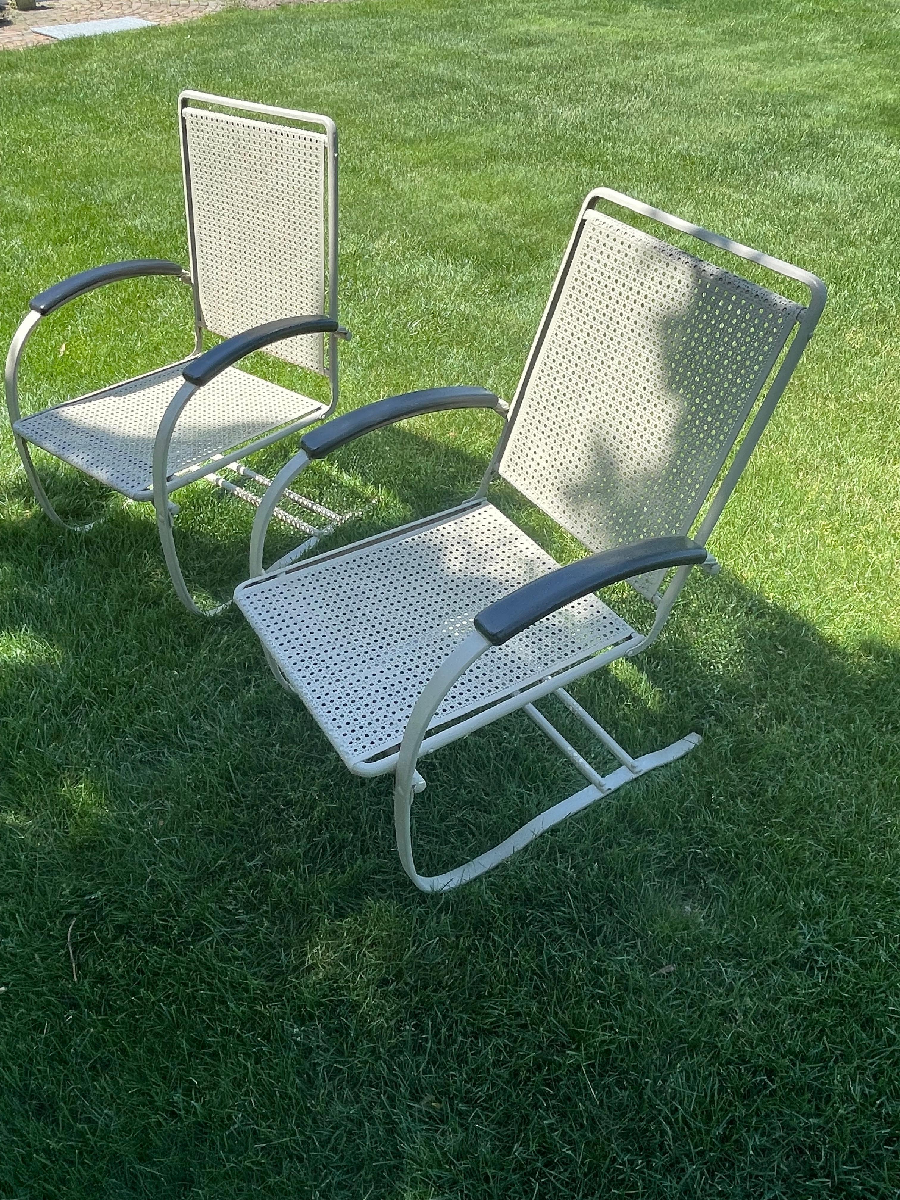 Paar der 1930er Jahre Howell Company Frühling Metall Rasen Stühle im Zustand „Gut“ im Angebot in New York, NY