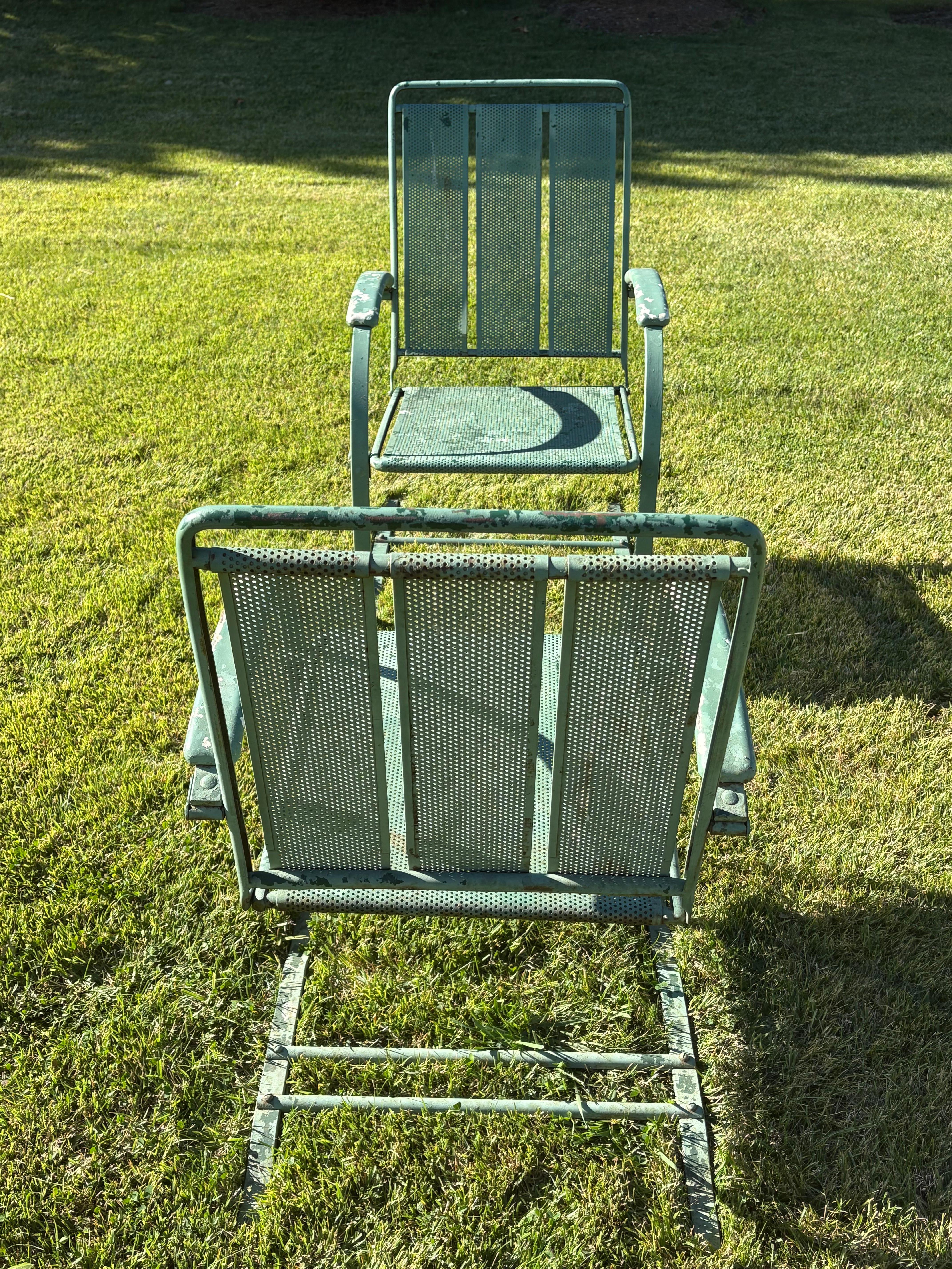 Coppia di sedie da giardino in metallo a molla Howell Company degli anni '30, modello PS575 in vendita 3