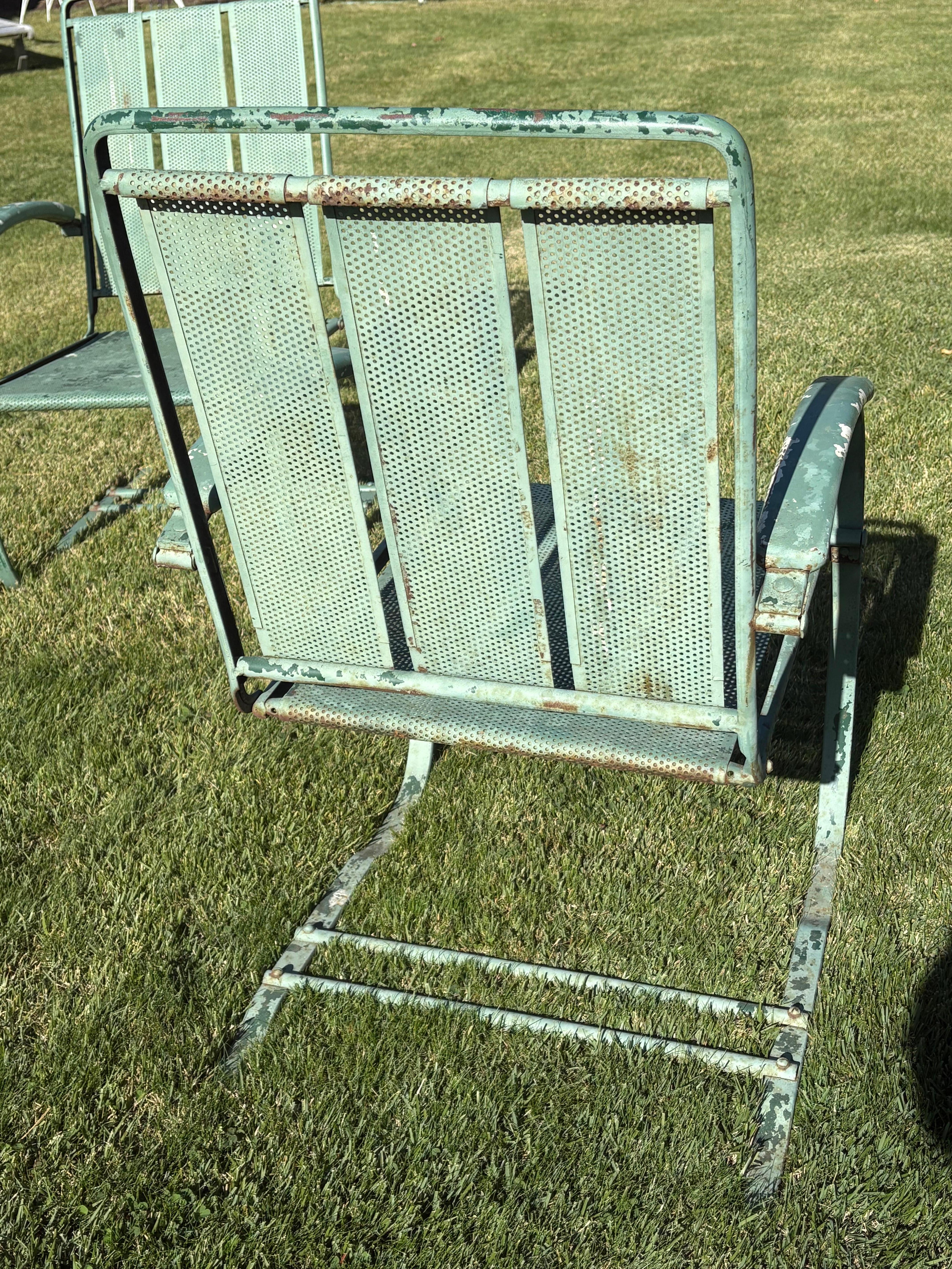 Coppia di sedie da giardino in metallo a molla Howell Company degli anni '30, modello PS575 in vendita 6