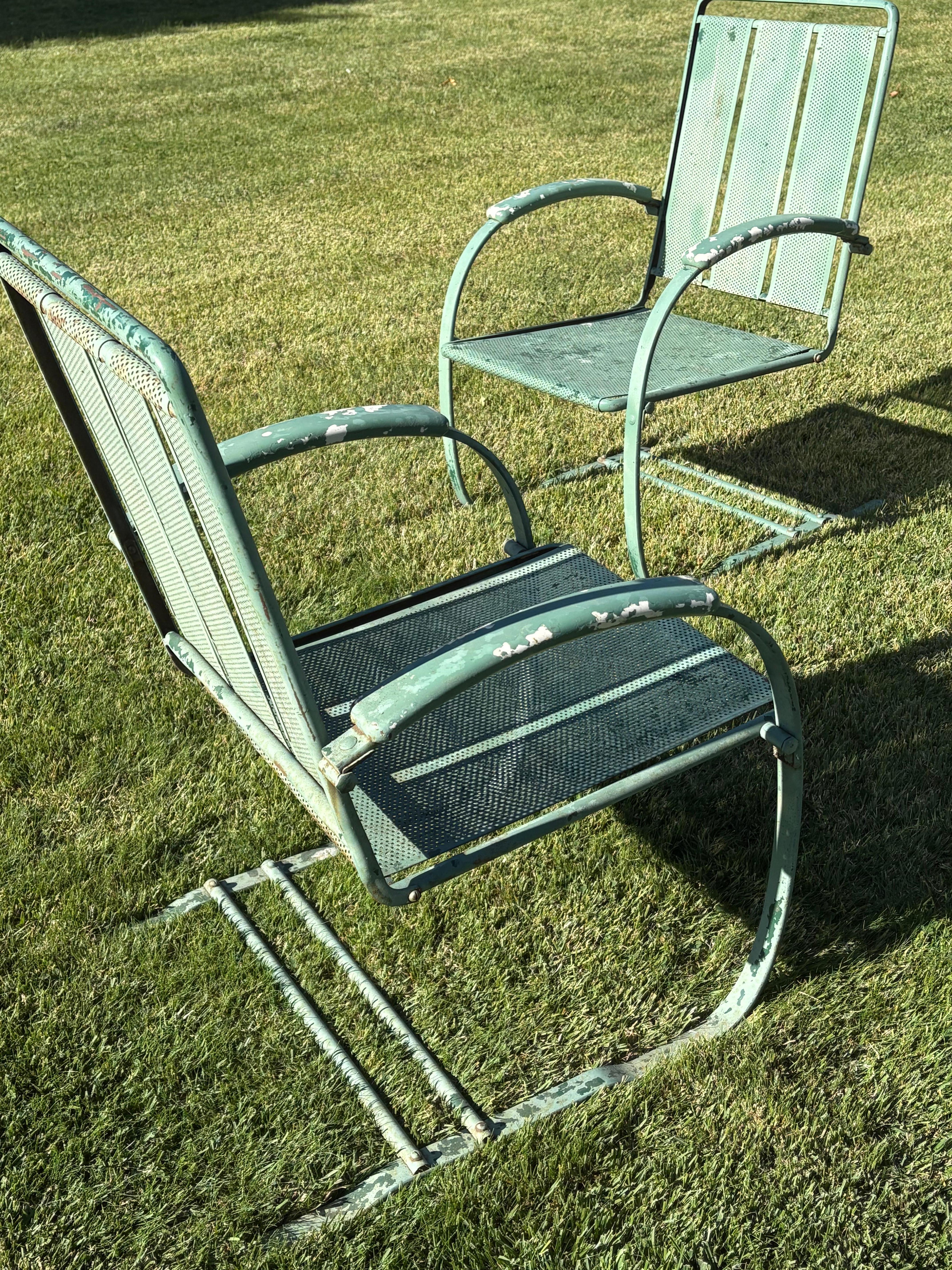 Coppia di sedie da giardino in metallo a molla Howell Company degli anni '30, modello PS575 in vendita 7