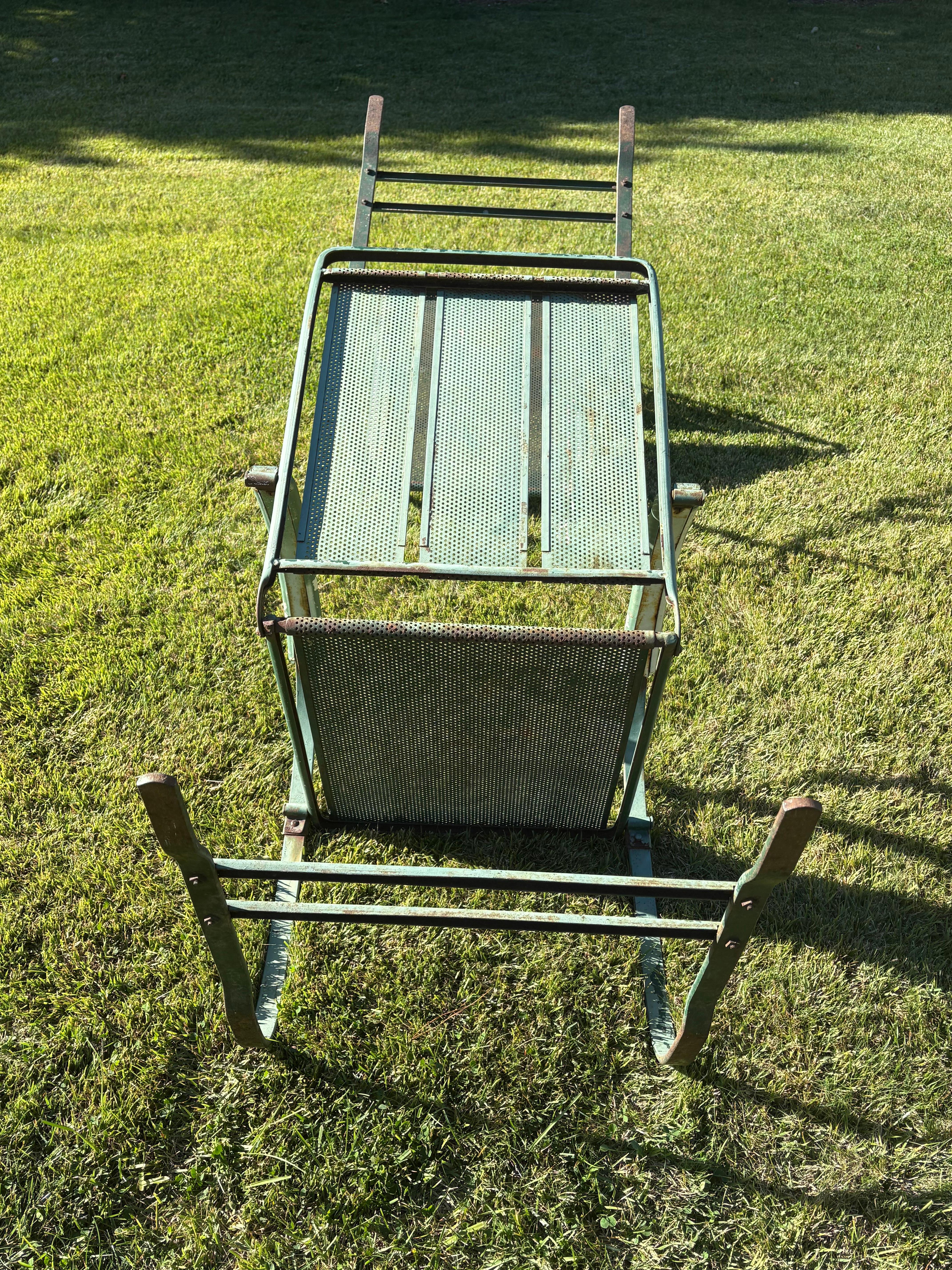 Americano Coppia di sedie da giardino in metallo a molla Howell Company degli anni '30, modello PS575 in vendita