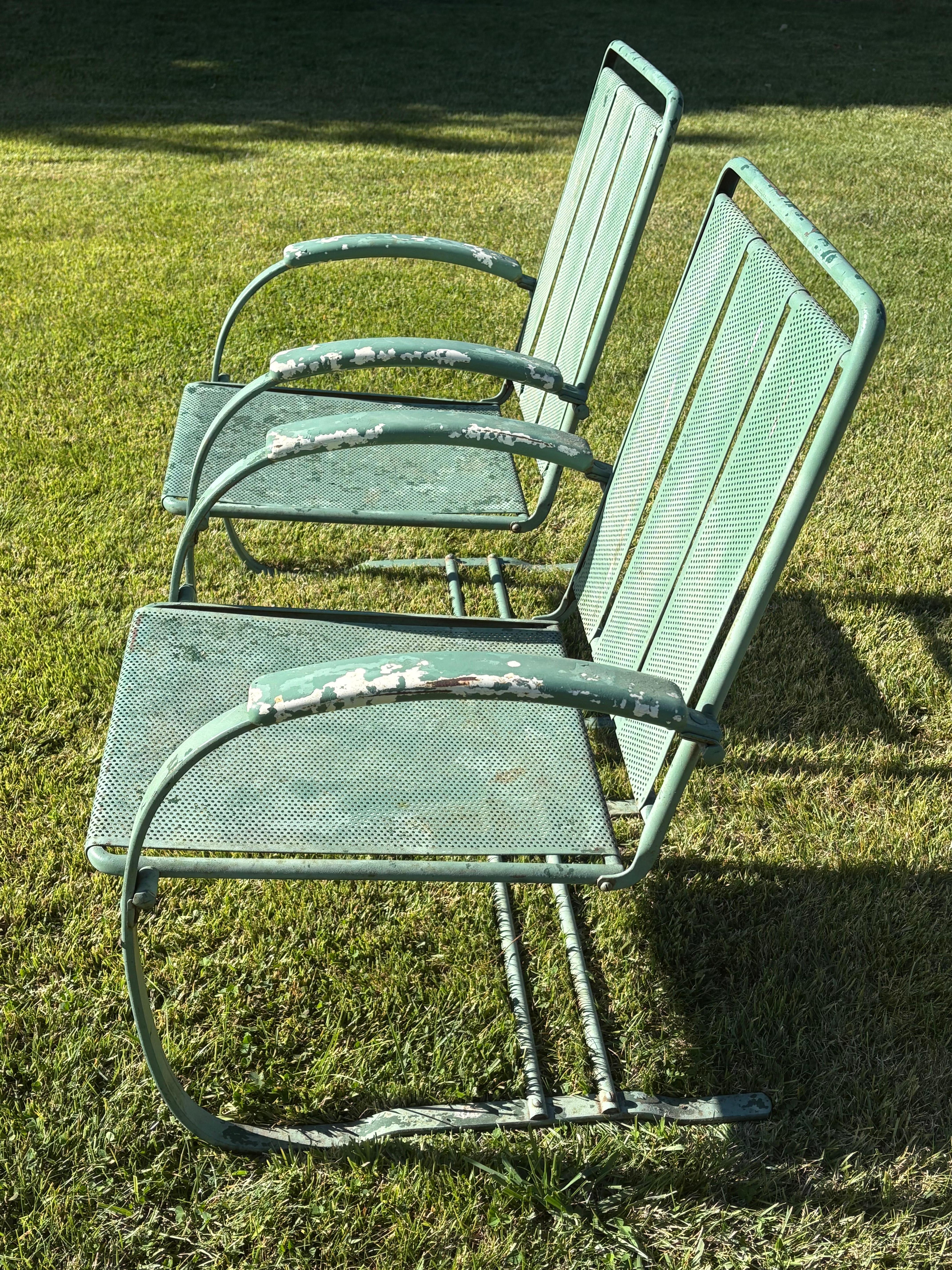 Coppia di sedie da giardino in metallo a molla Howell Company degli anni '30, modello PS575 in vendita 1