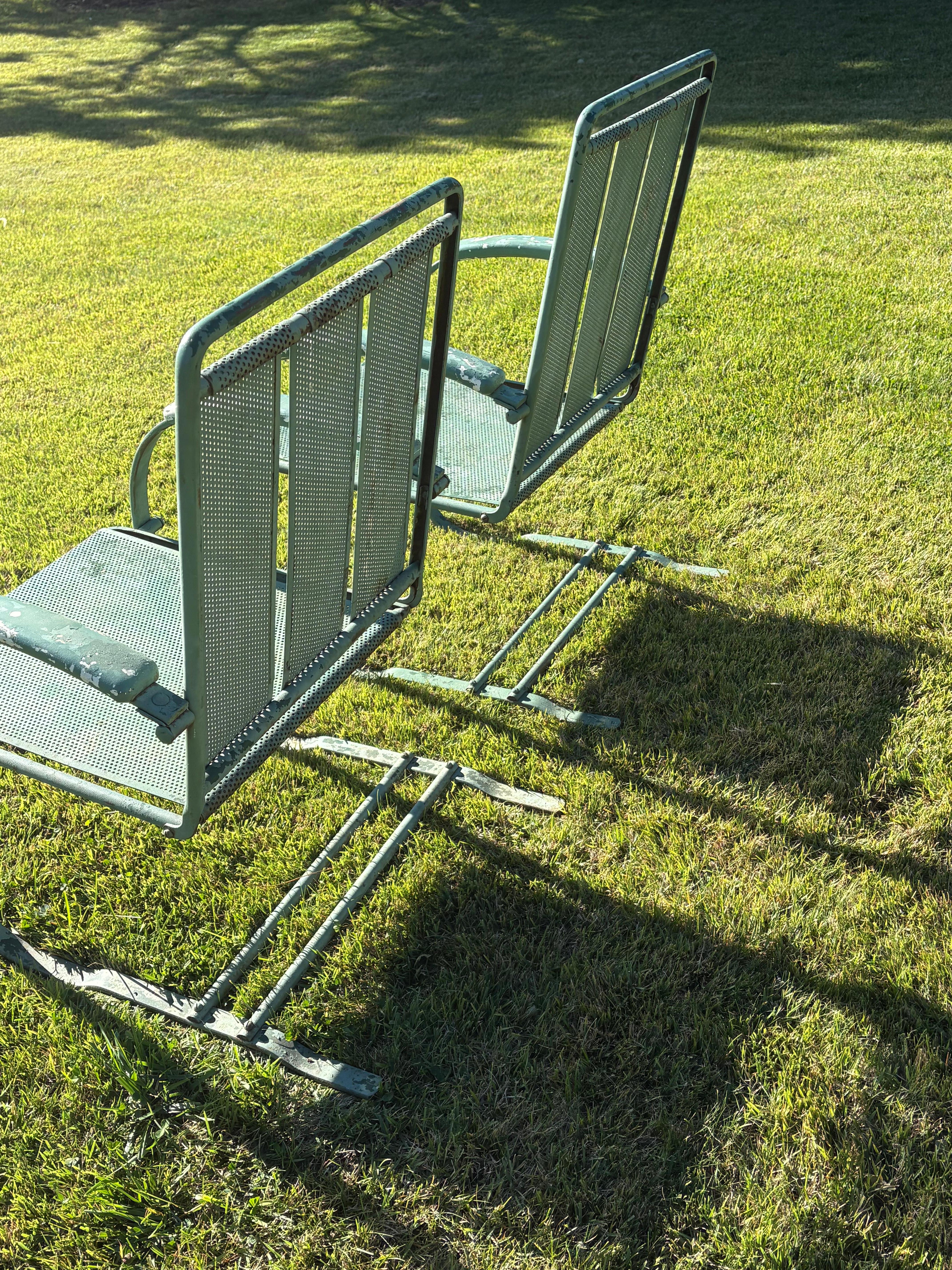 Coppia di sedie da giardino in metallo a molla Howell Company degli anni '30, modello PS575 in vendita 2